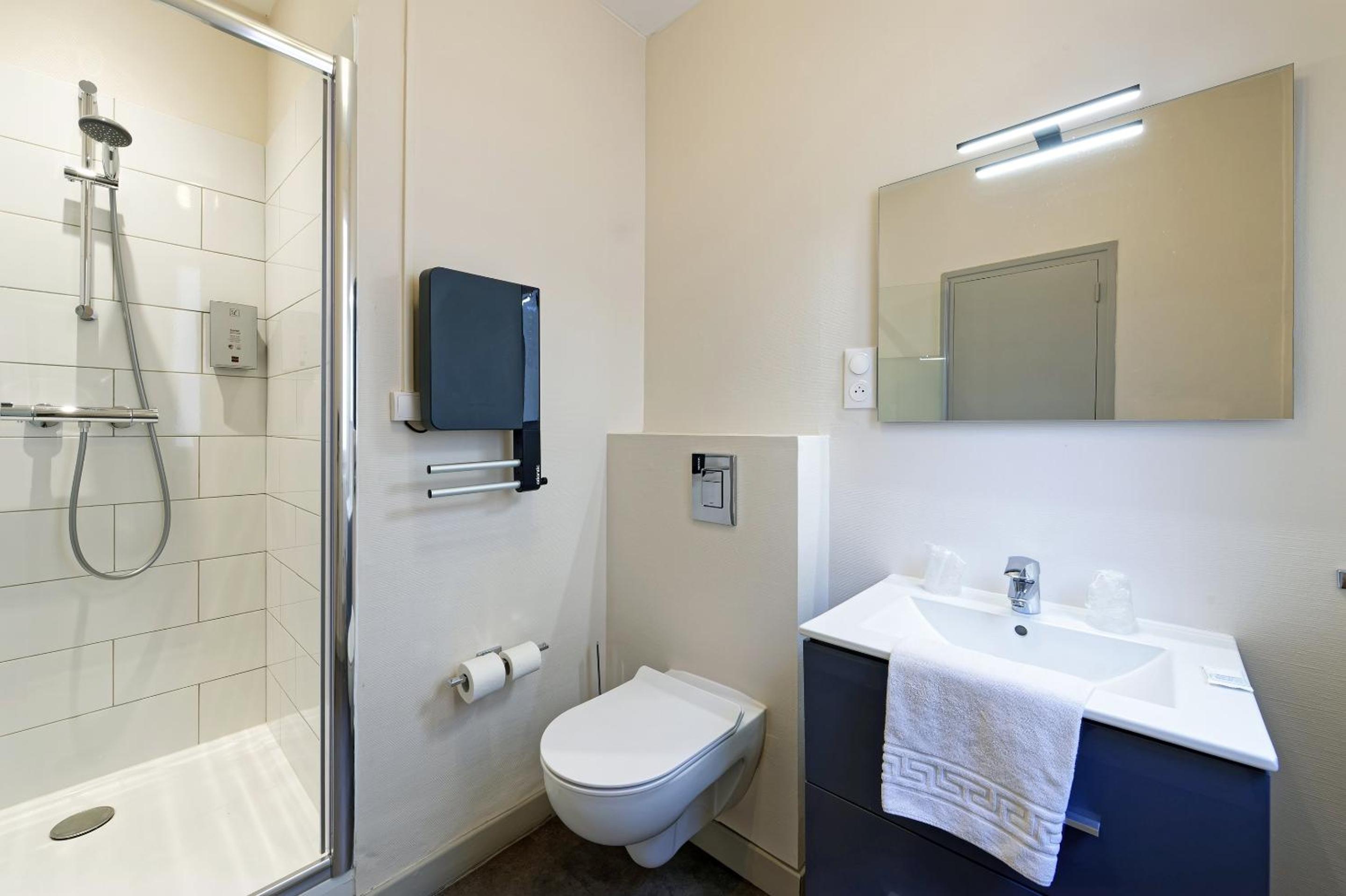 Double Room - Photo 11
