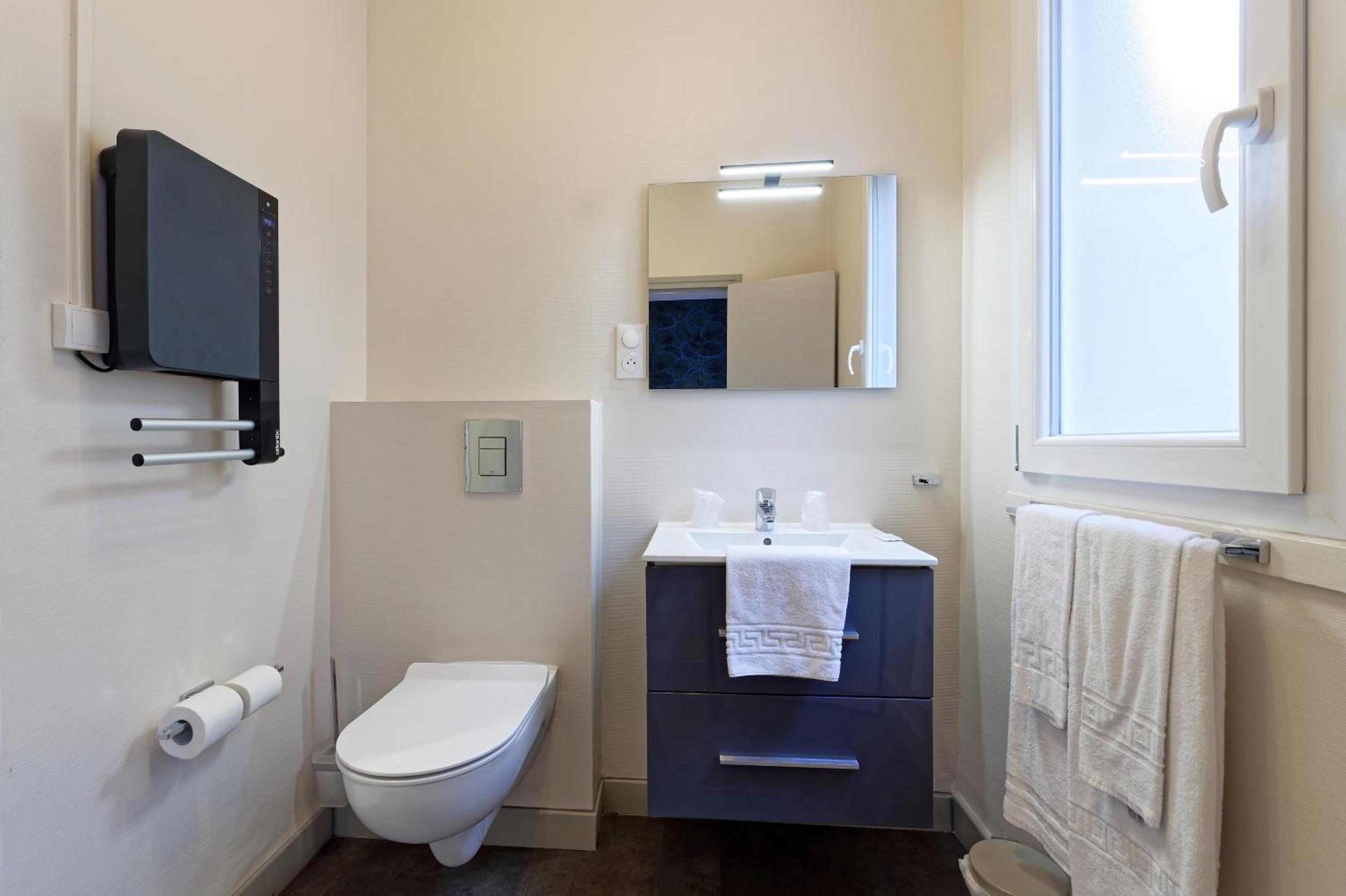 Double Room - Photo 13