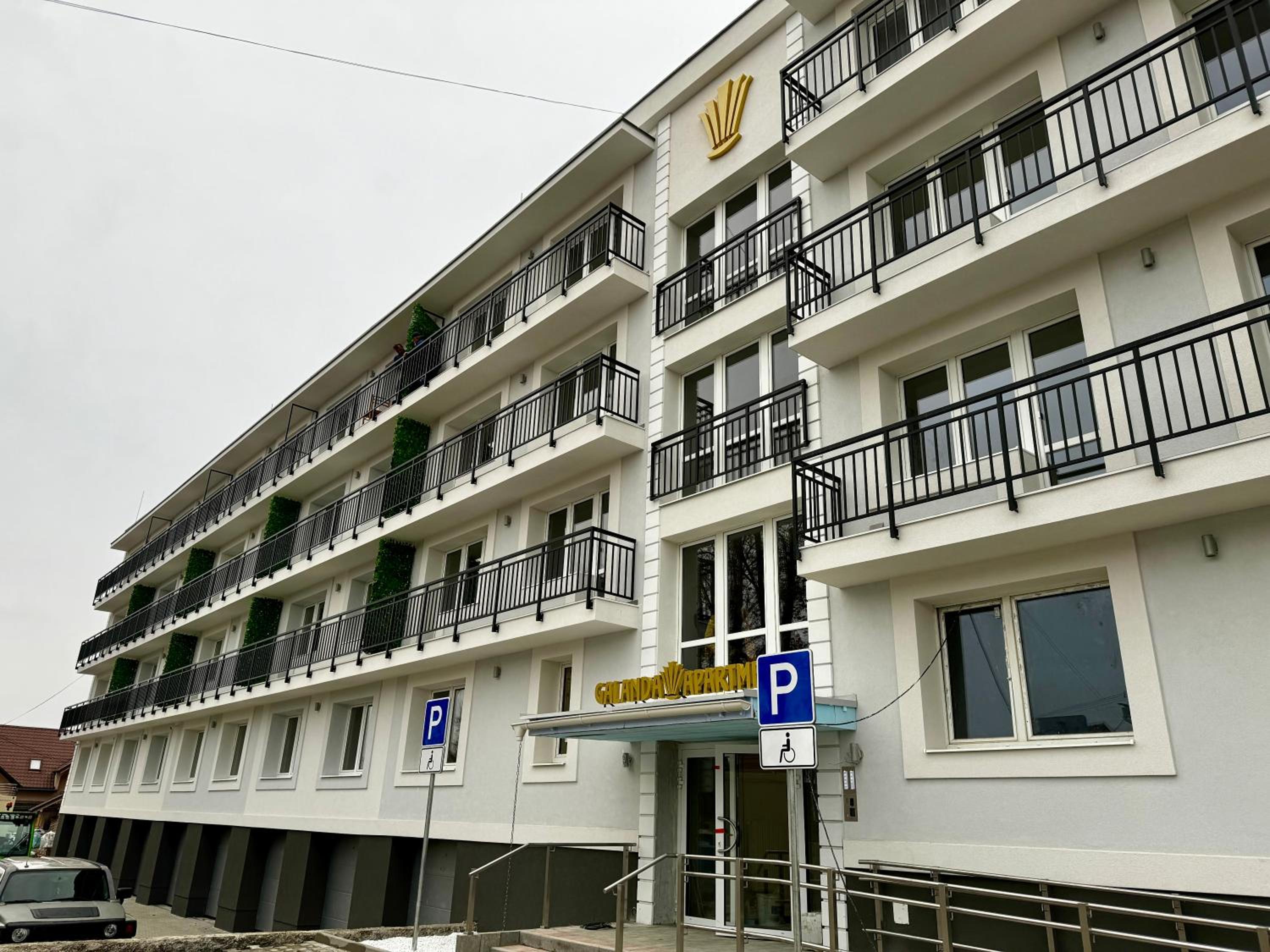 Apartment with Balcony photo 2