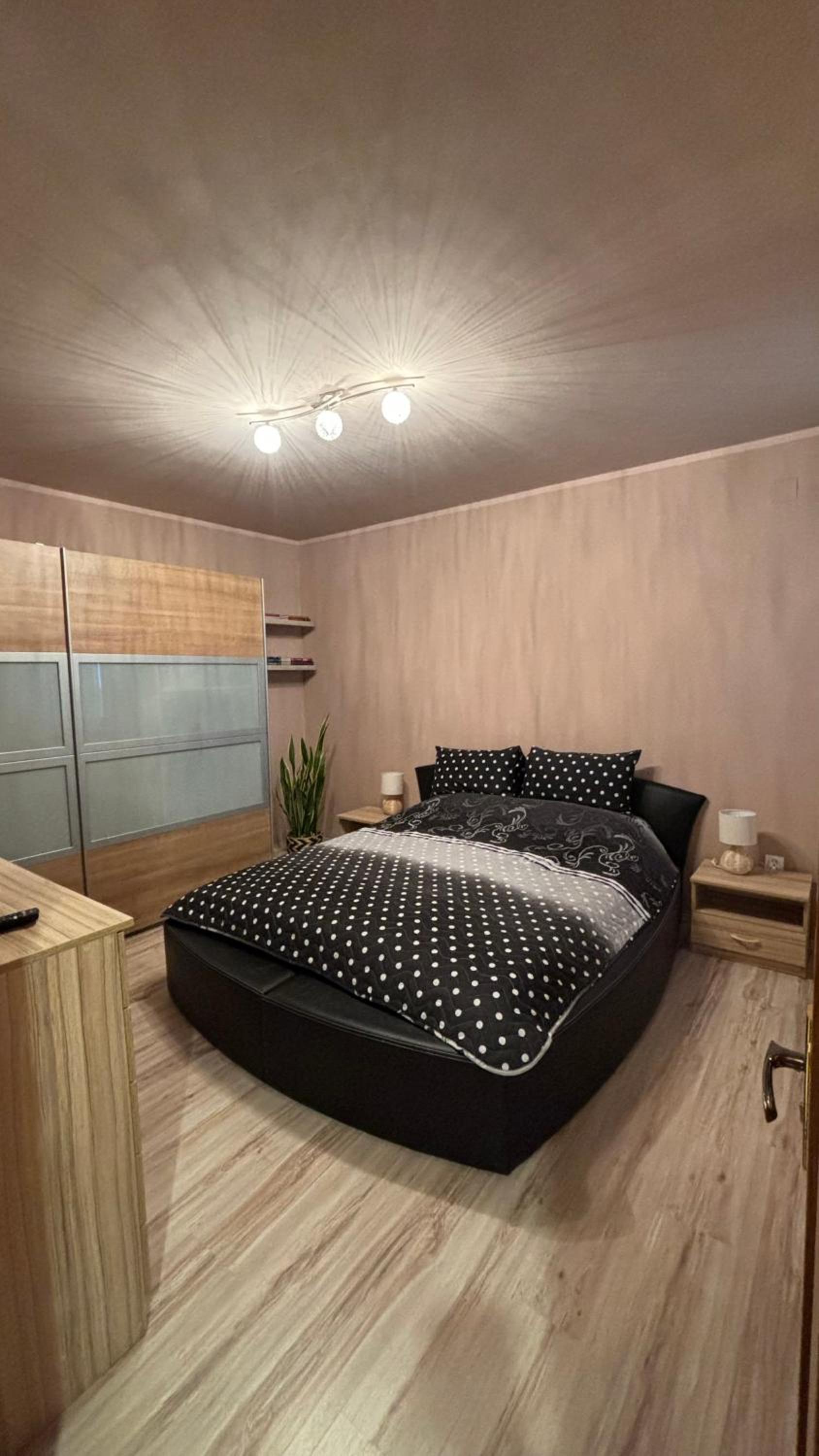 One-Bedroom Apartment photo 1
