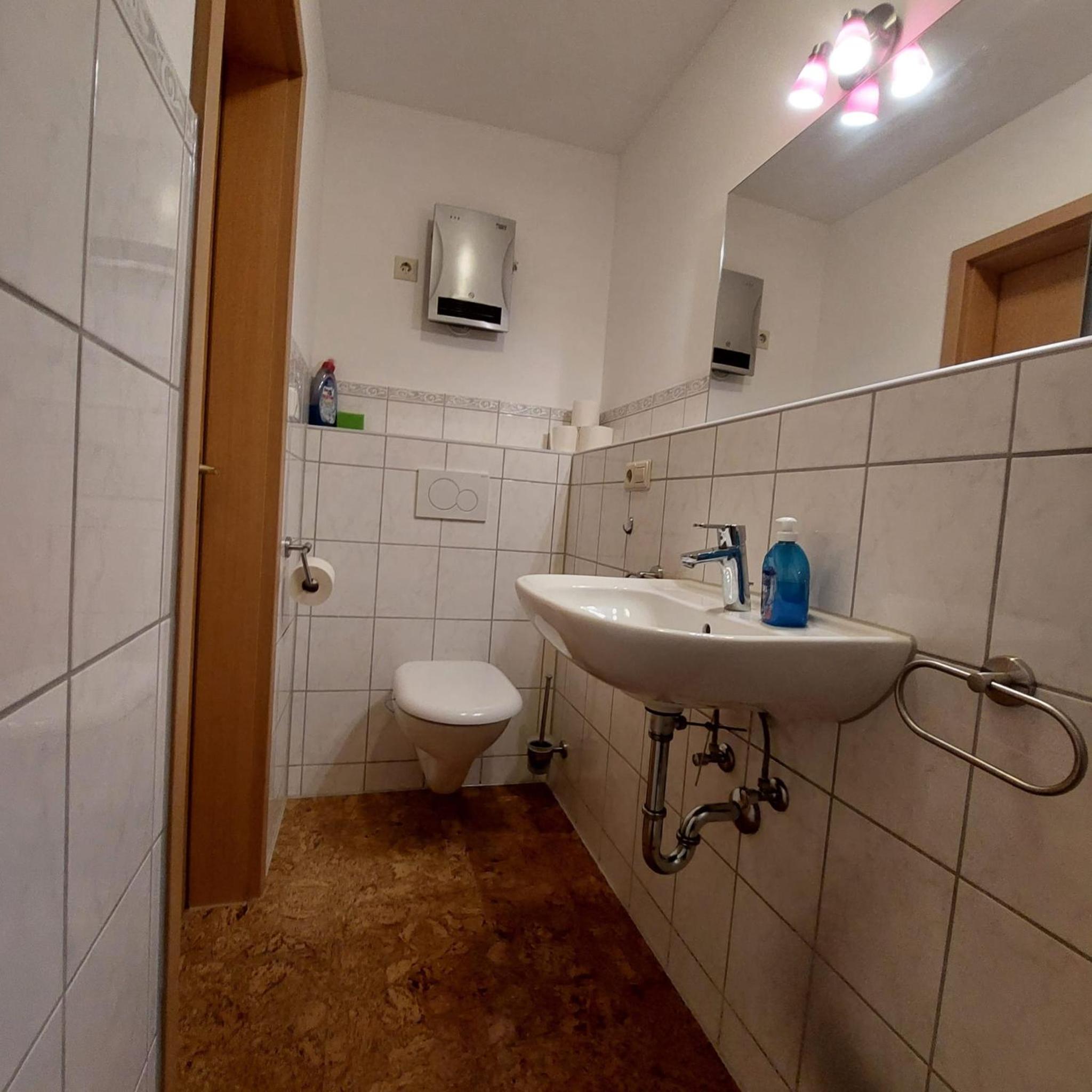 Twin Room with Private Bathroom photo 3