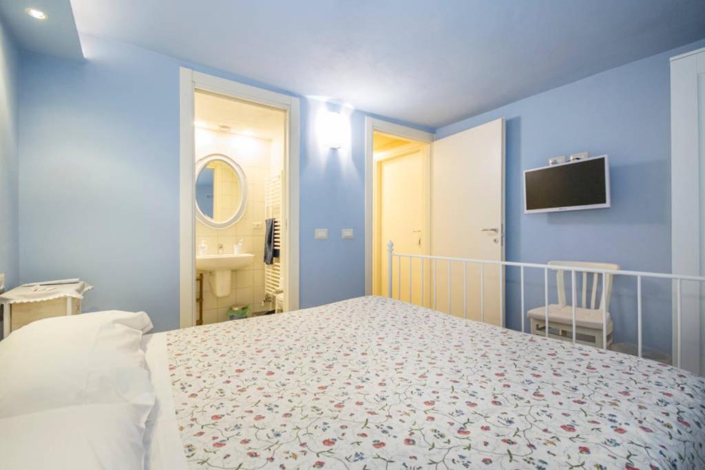 Double Room With Private Bathroom photo 2