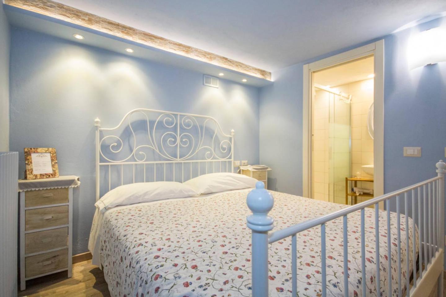 Double Room With Private Bathroom photo 1