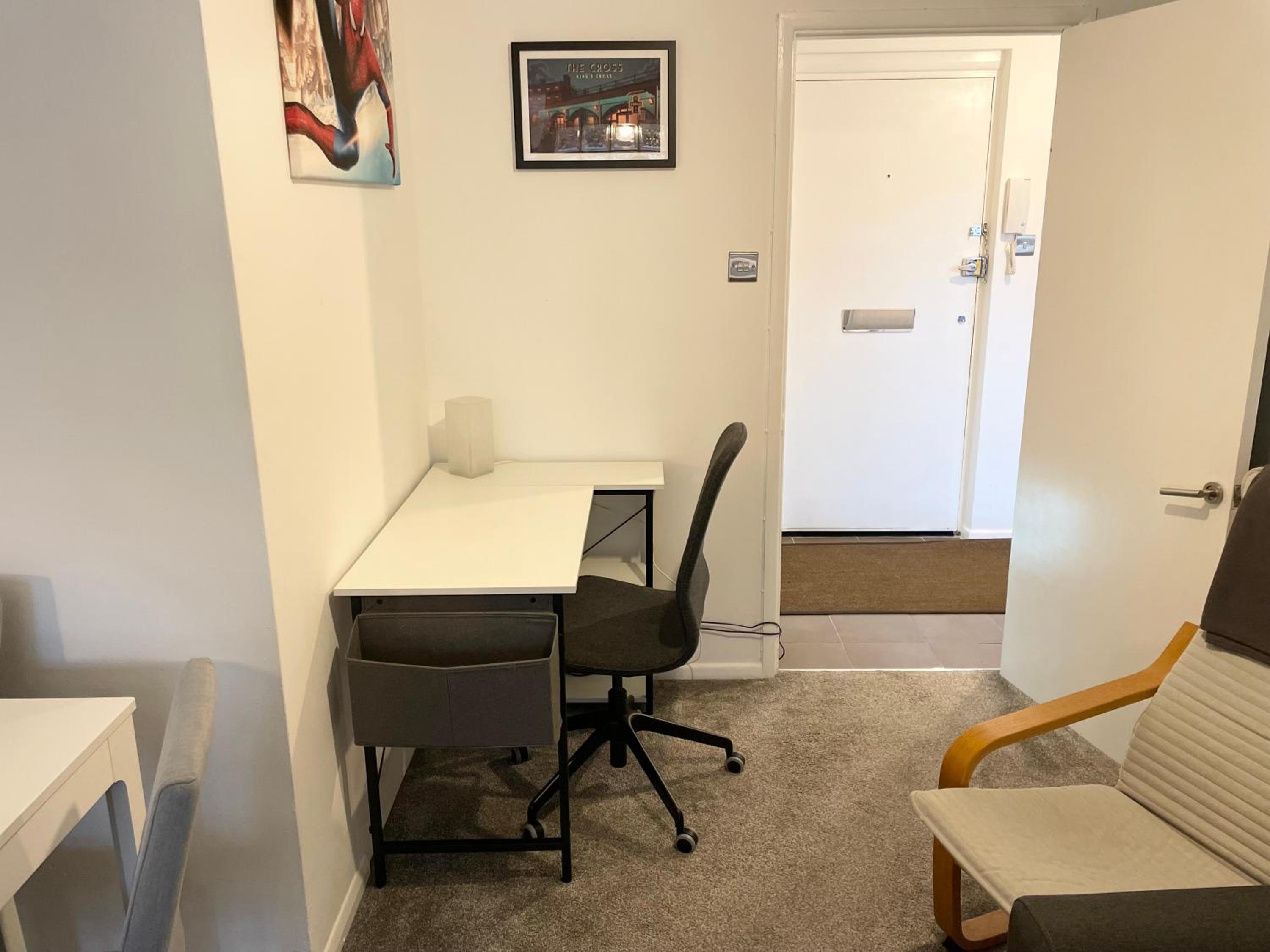 One-Bedroom Apartment photo 2
