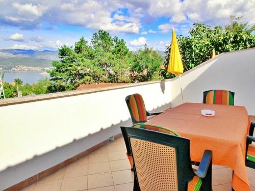 Apartment with Balcony photo 3