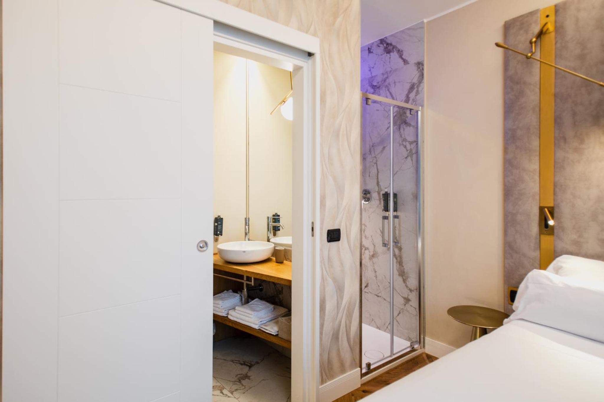 Deluxe Double Room with View photo 2
