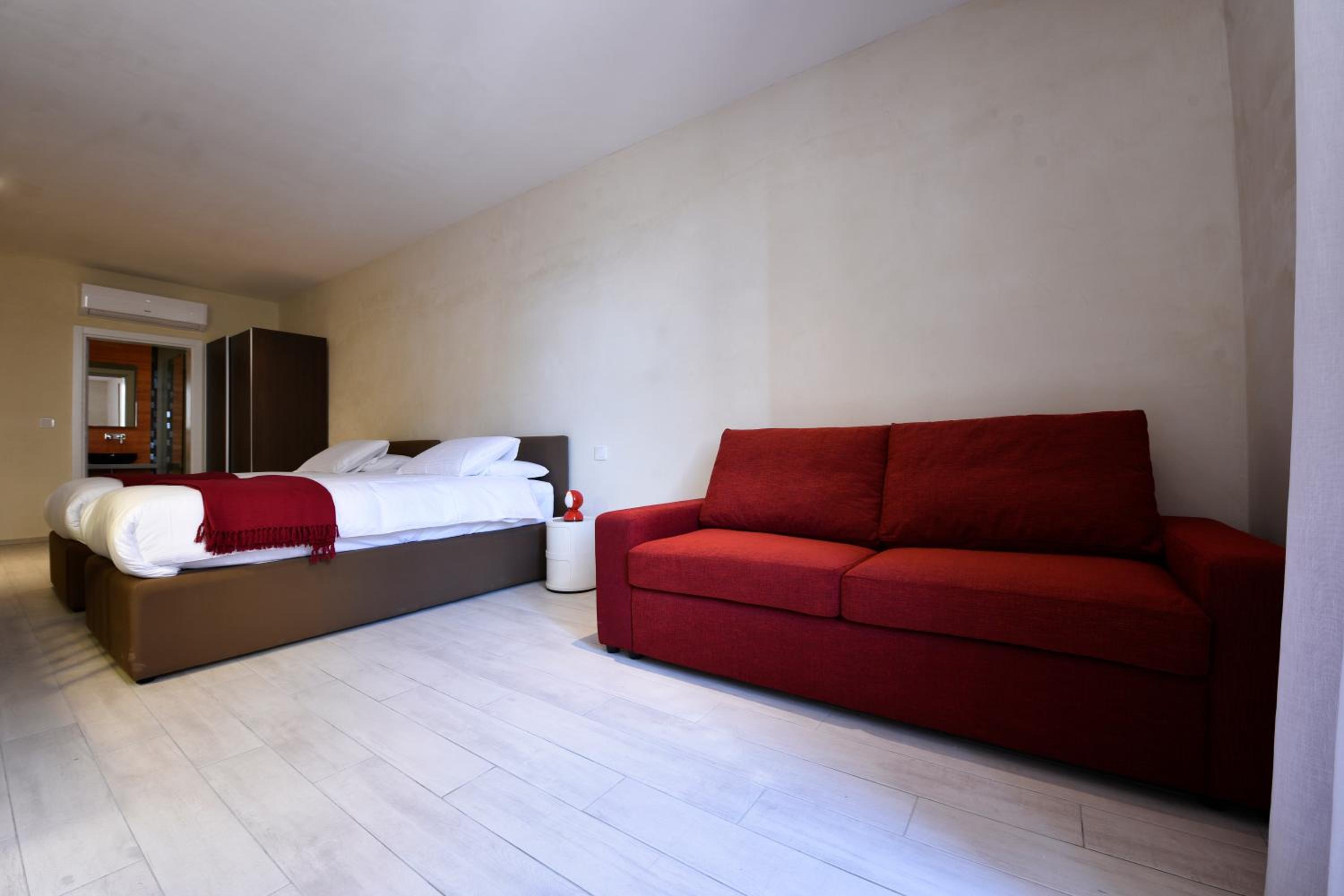 Deluxe Room - Photo 1