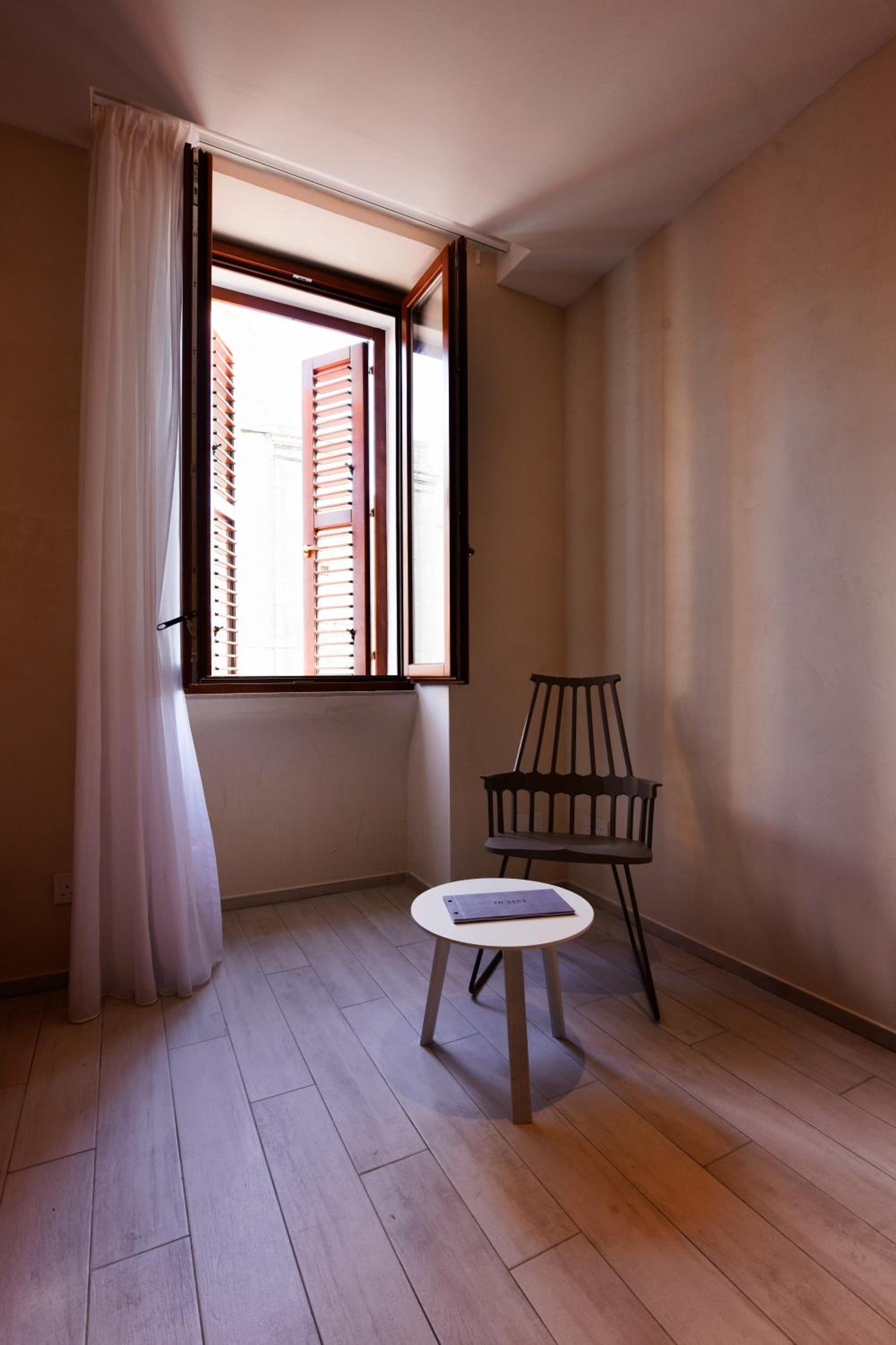 Deluxe Room - Photo 3