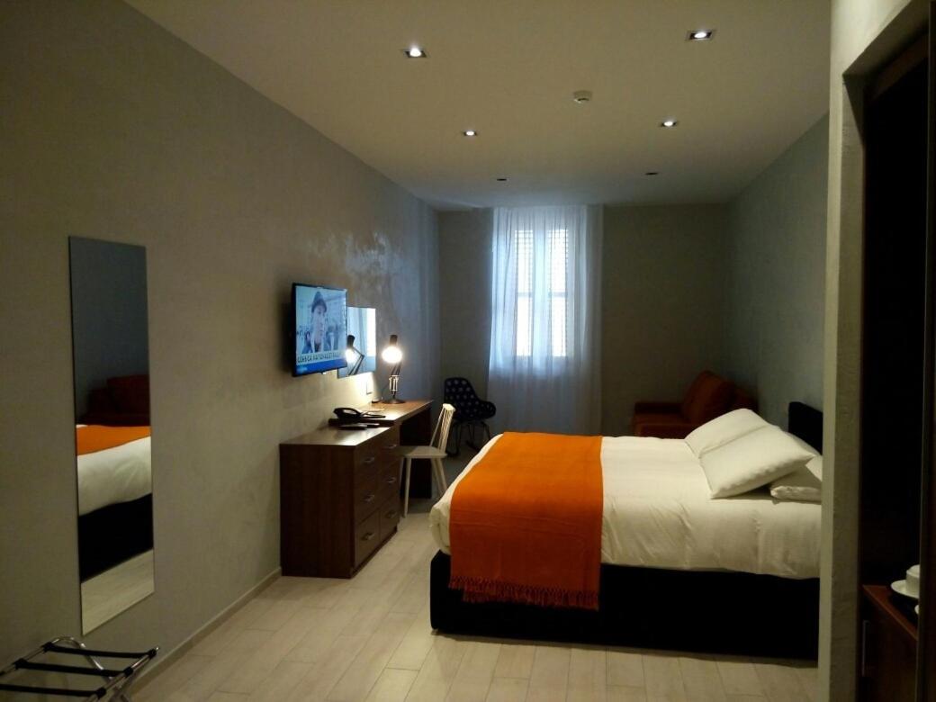 Deluxe Room - Photo 7