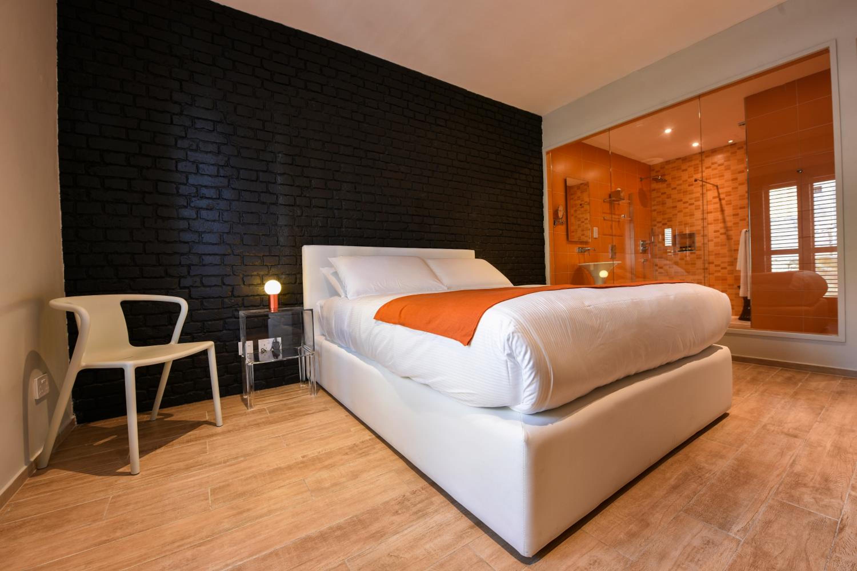 Deluxe Room - Photo 9