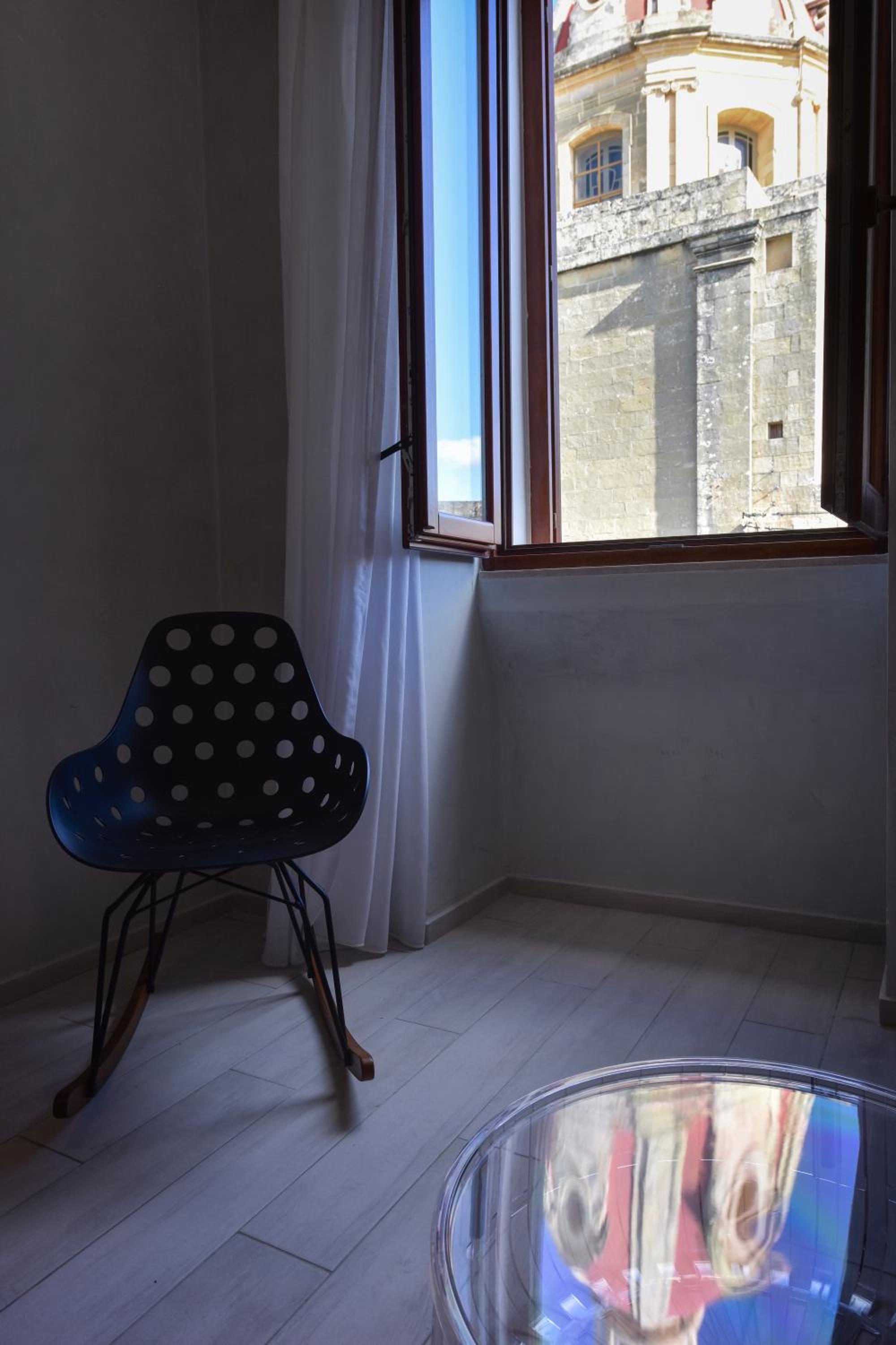 Deluxe Room - Photo 11