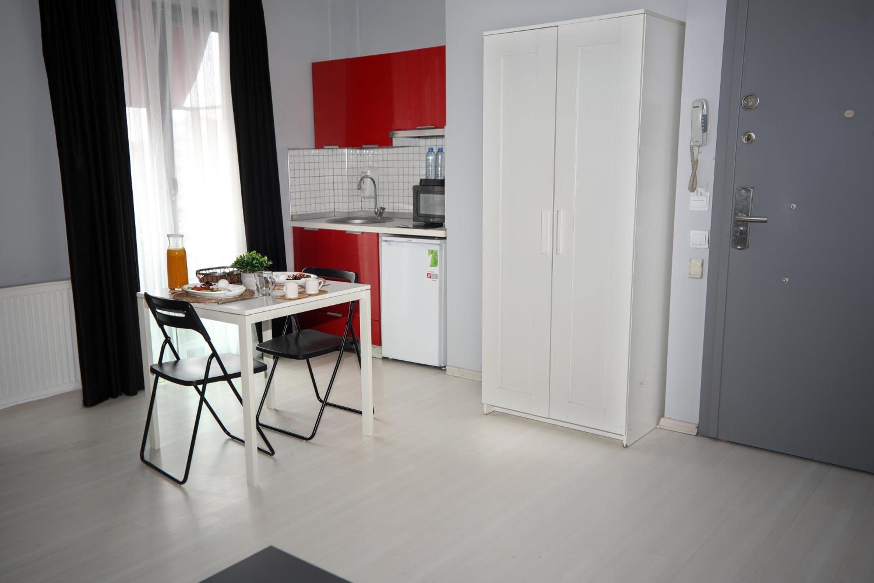 Studio Apartment photo 2