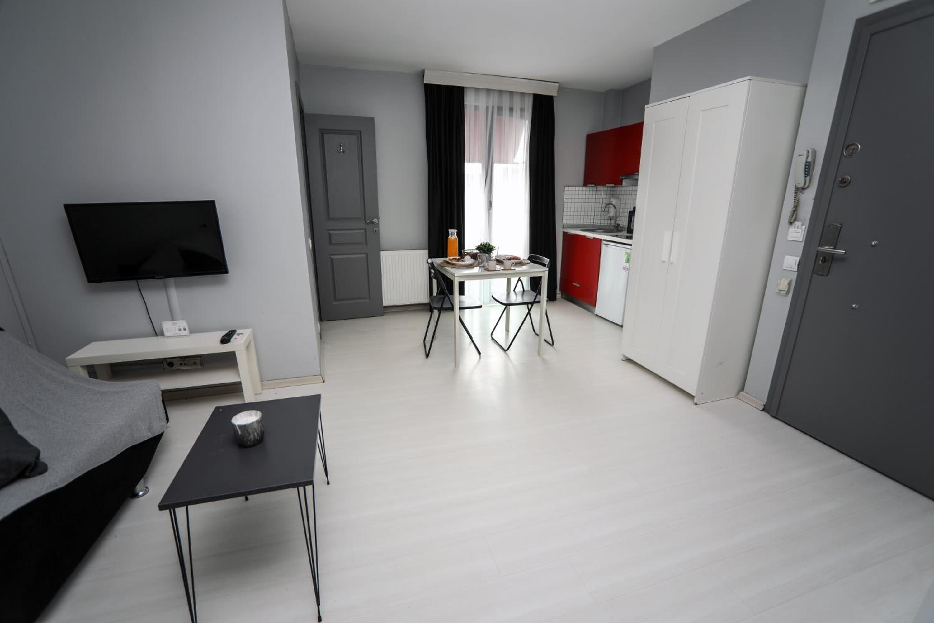 Studio Apartment photo 3