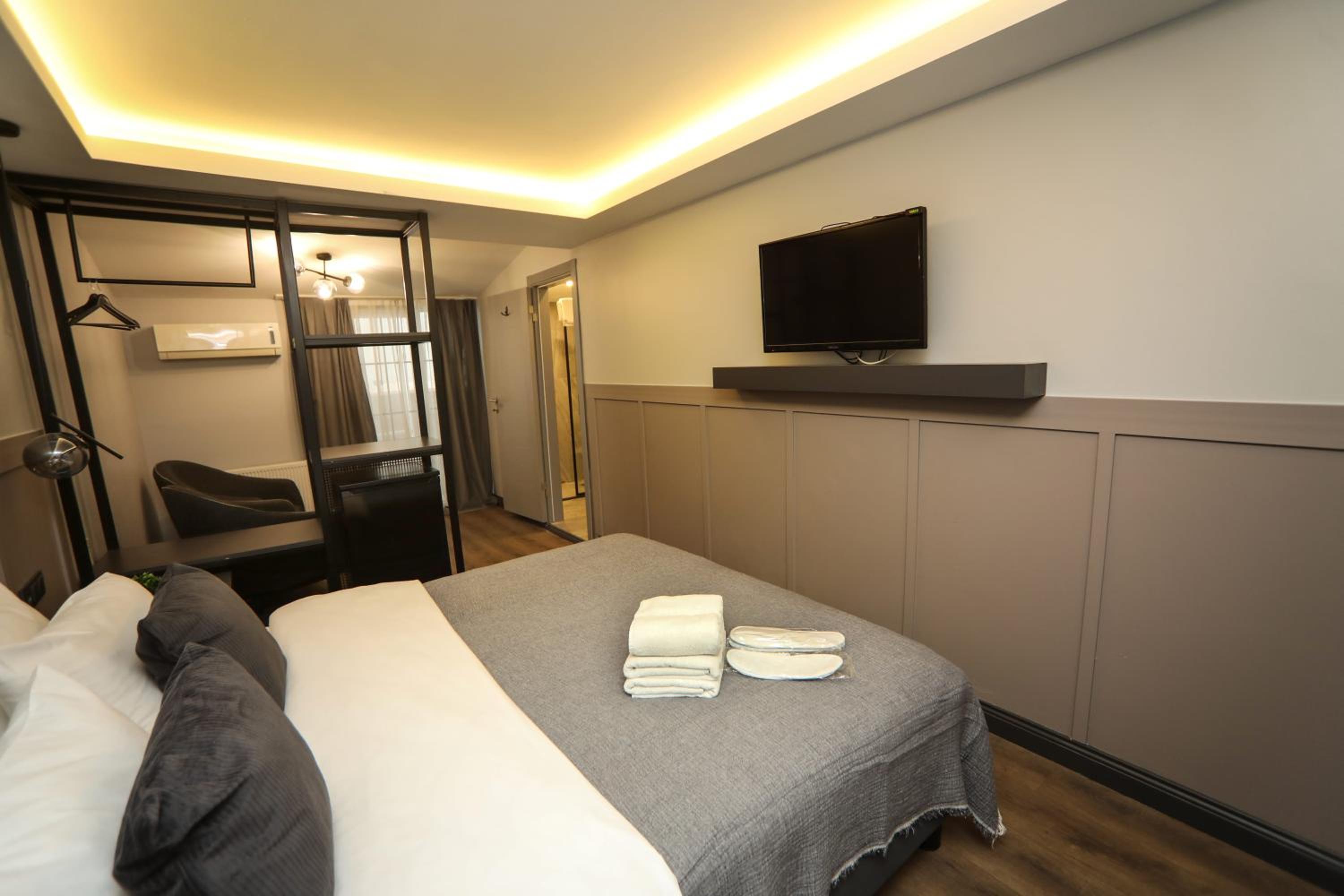 Standard Double Room photo 2