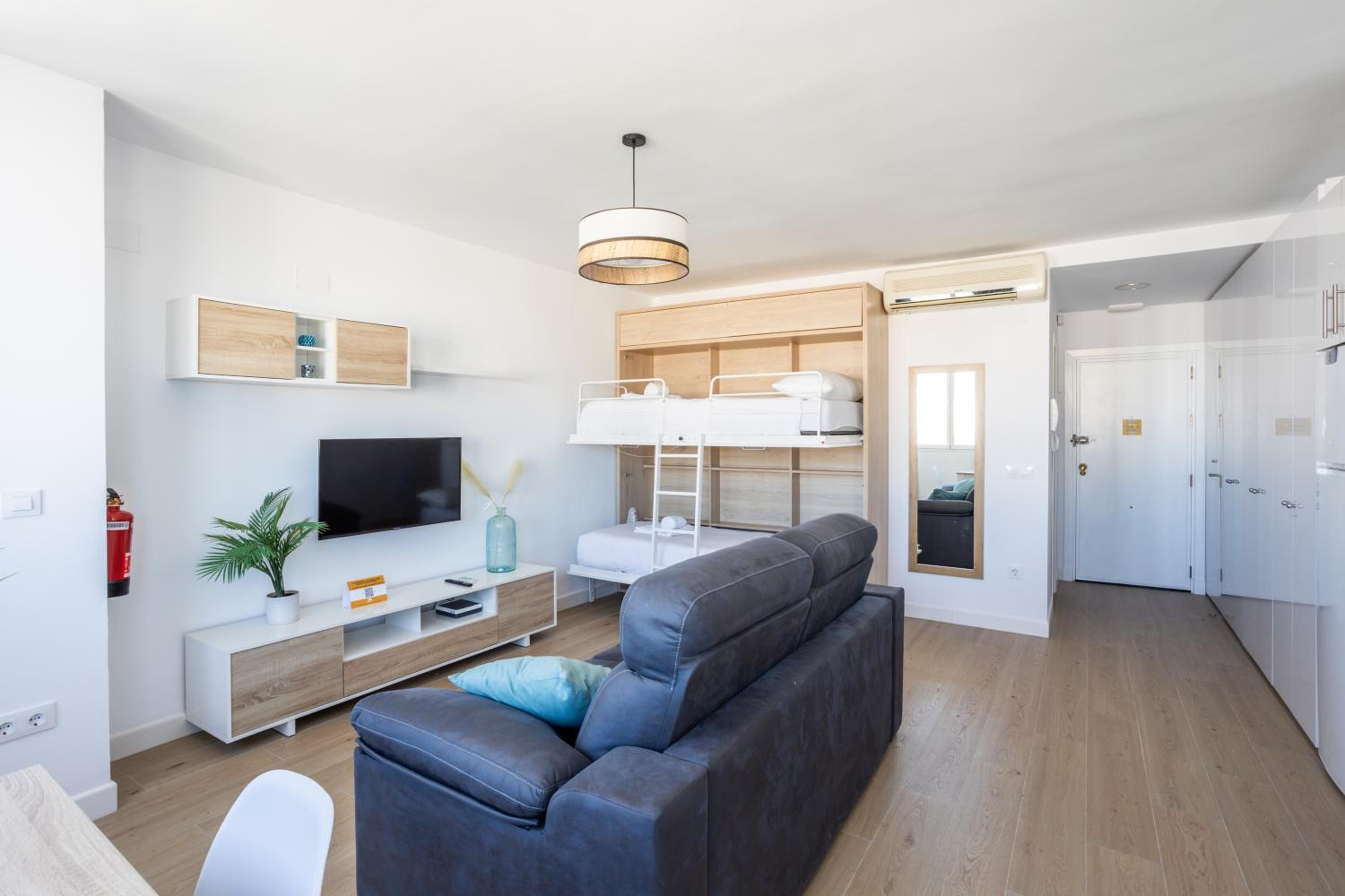Estudio con sofá cama
