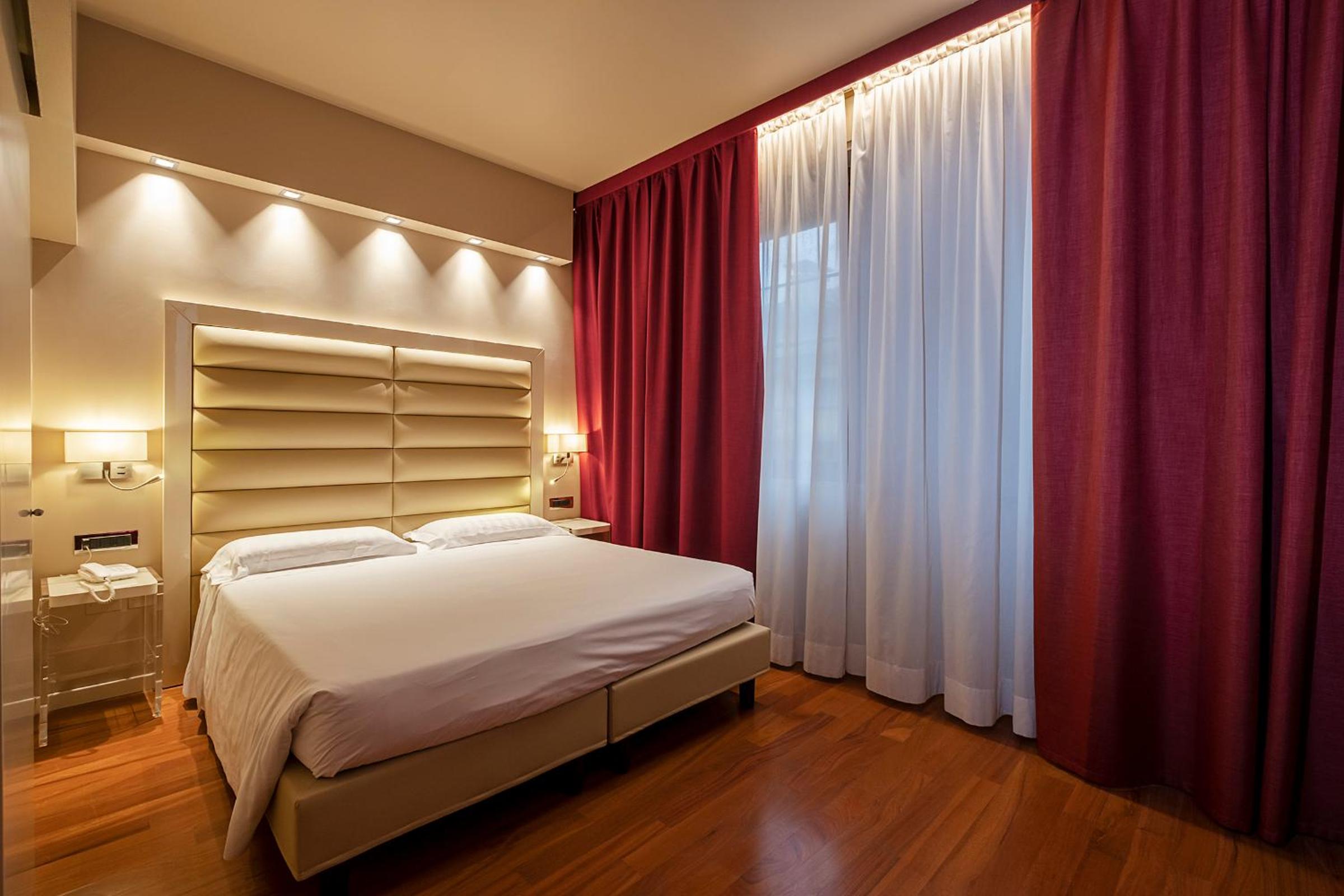 Deluxe Room - Photo 3