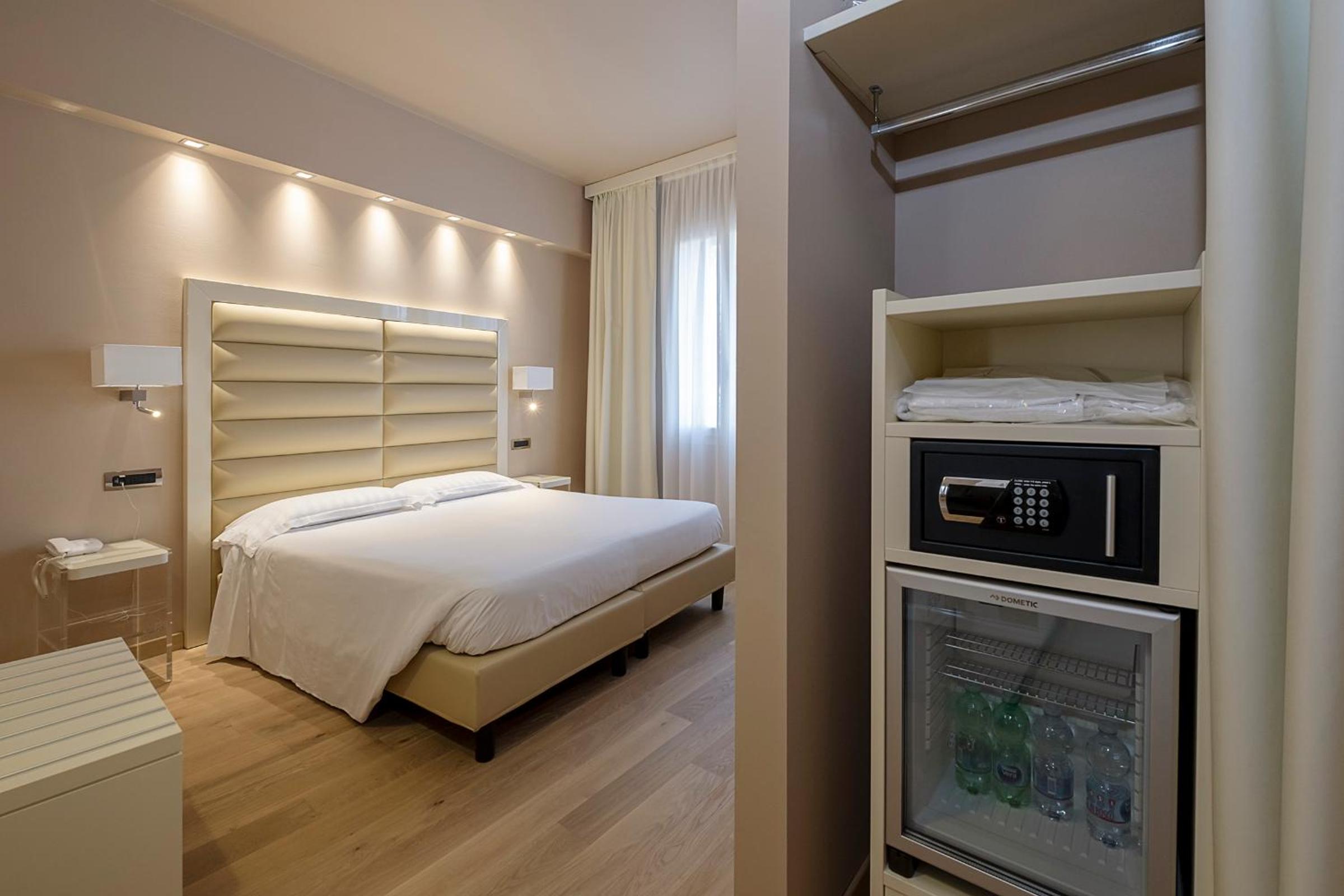 Deluxe Room - Photo 2