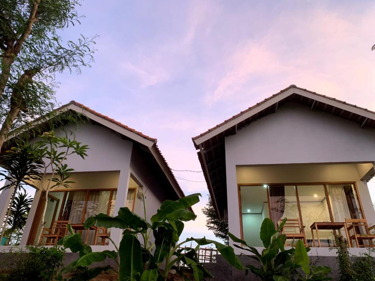 Bungalow with Garden View - Photo 6