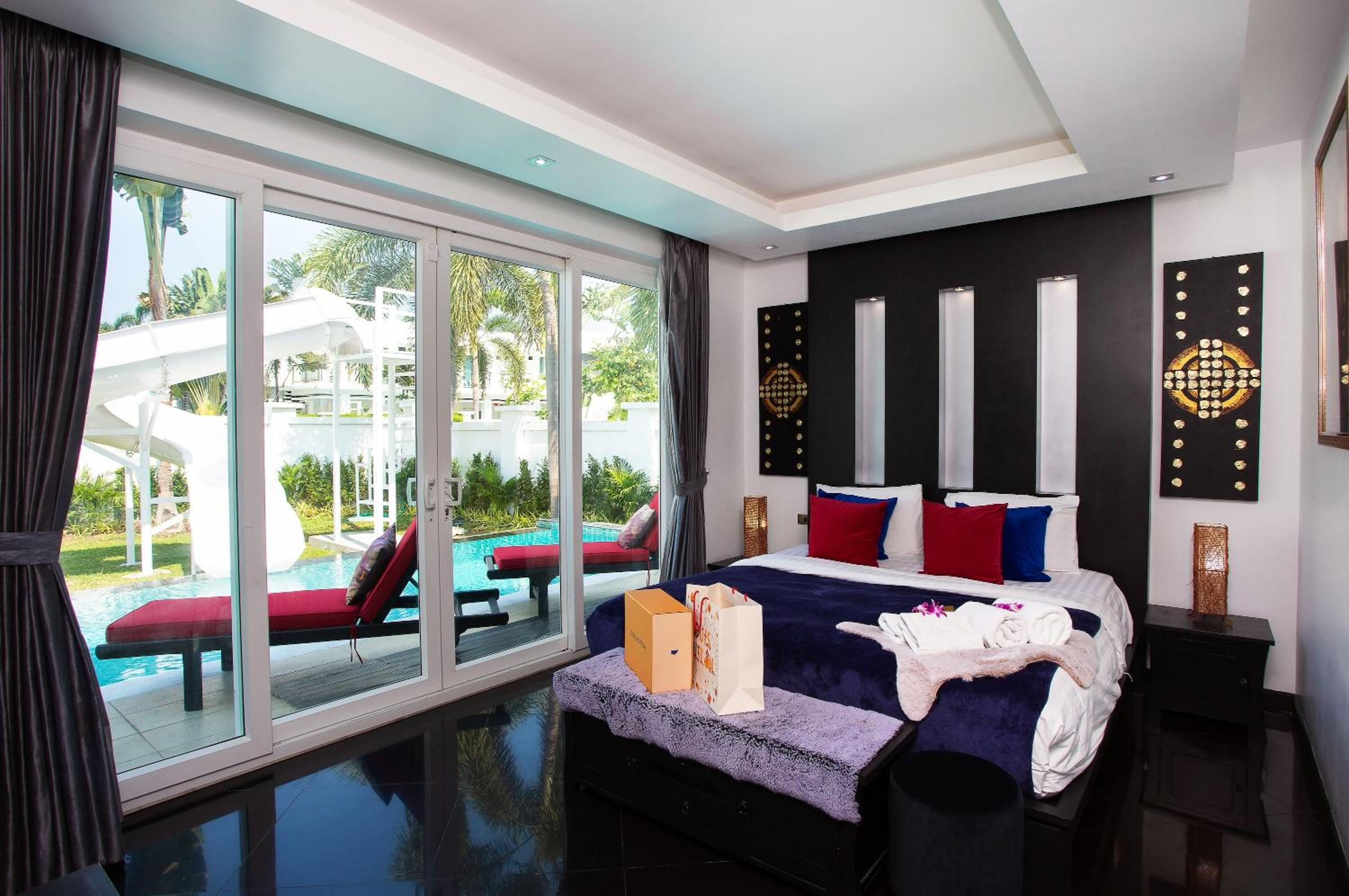 Villa with Private Pool photo 1