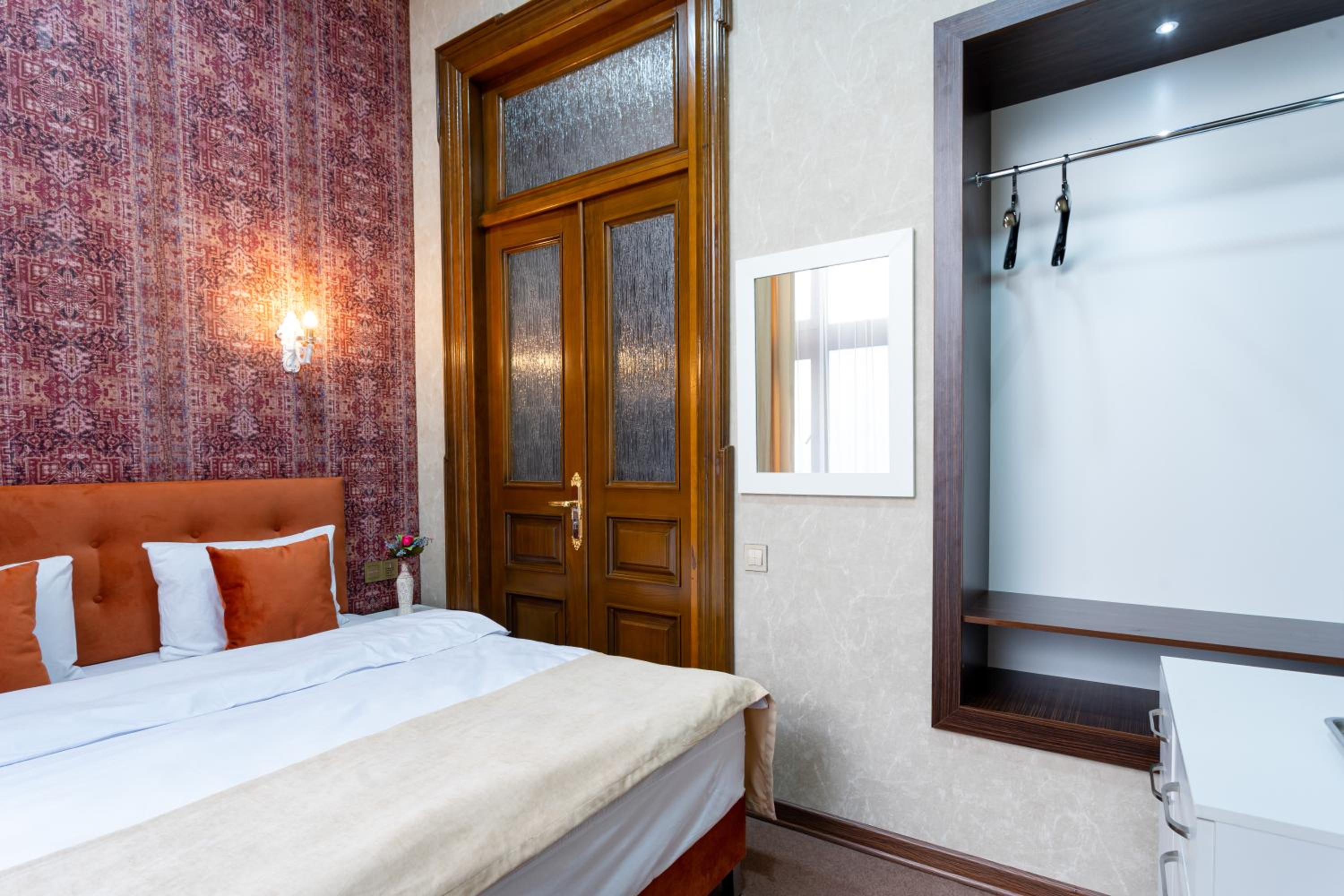 Budget Double Or Twin Room photo 2