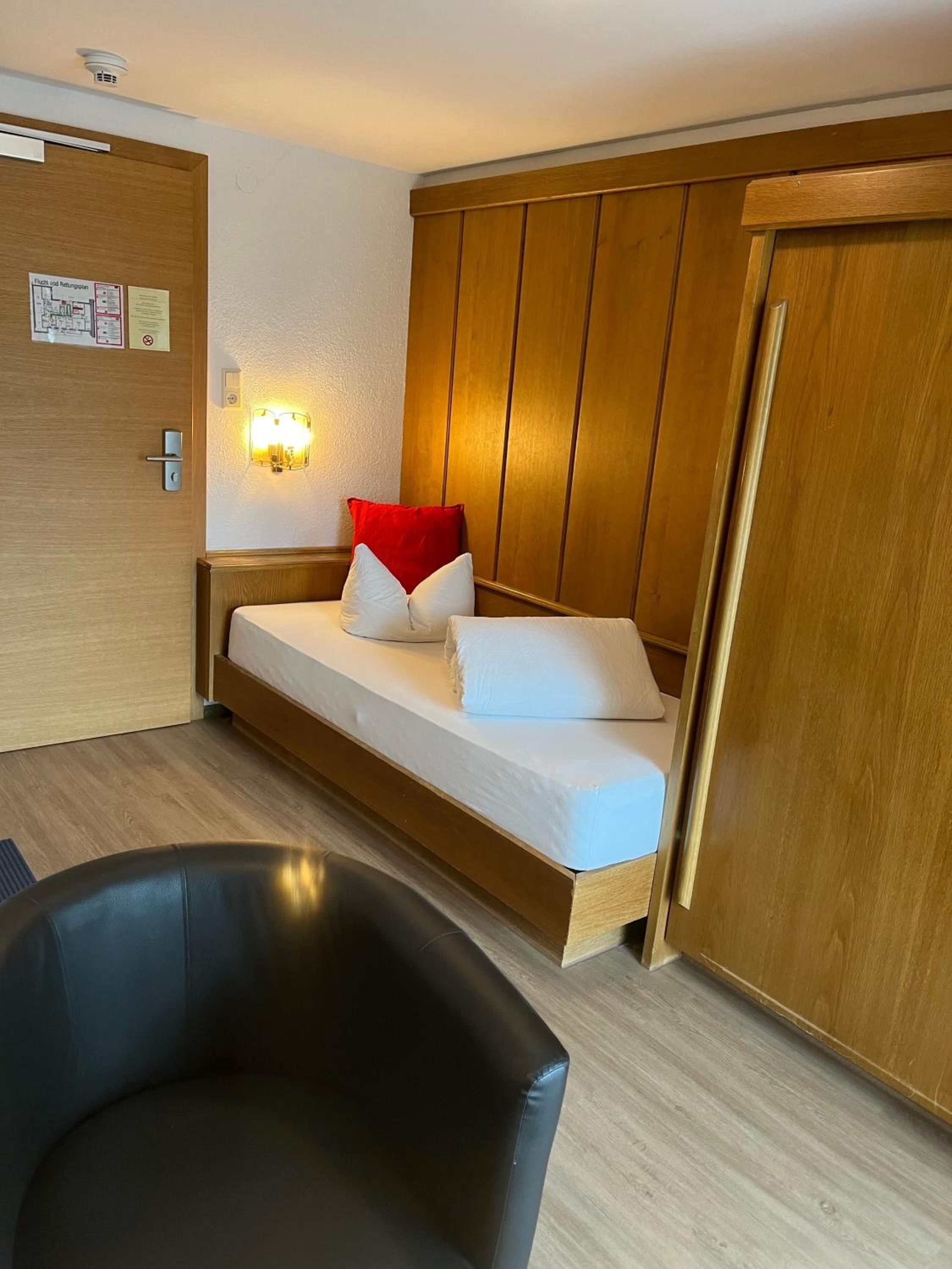 Single Room photo 3