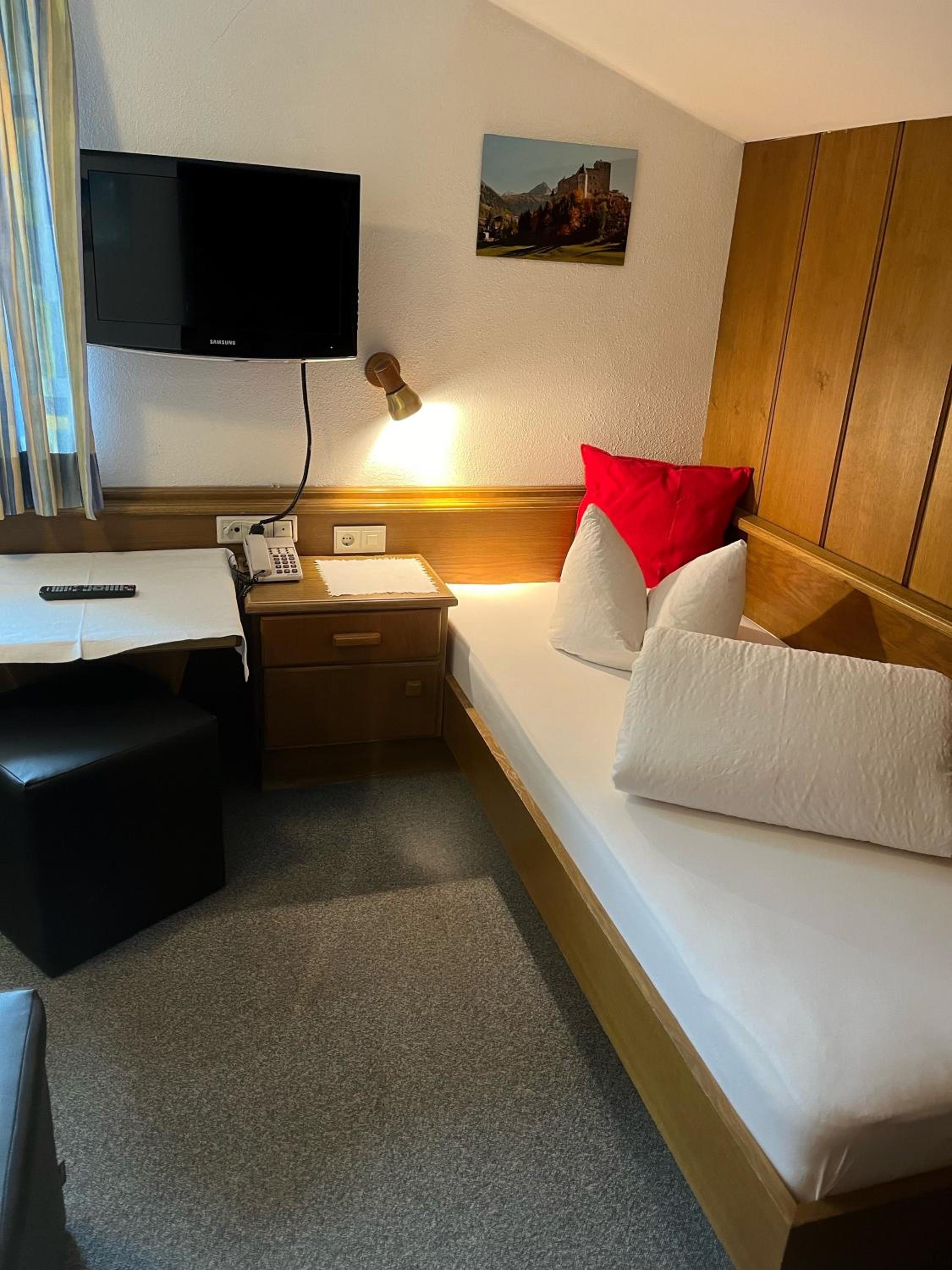 Single Room photo 2