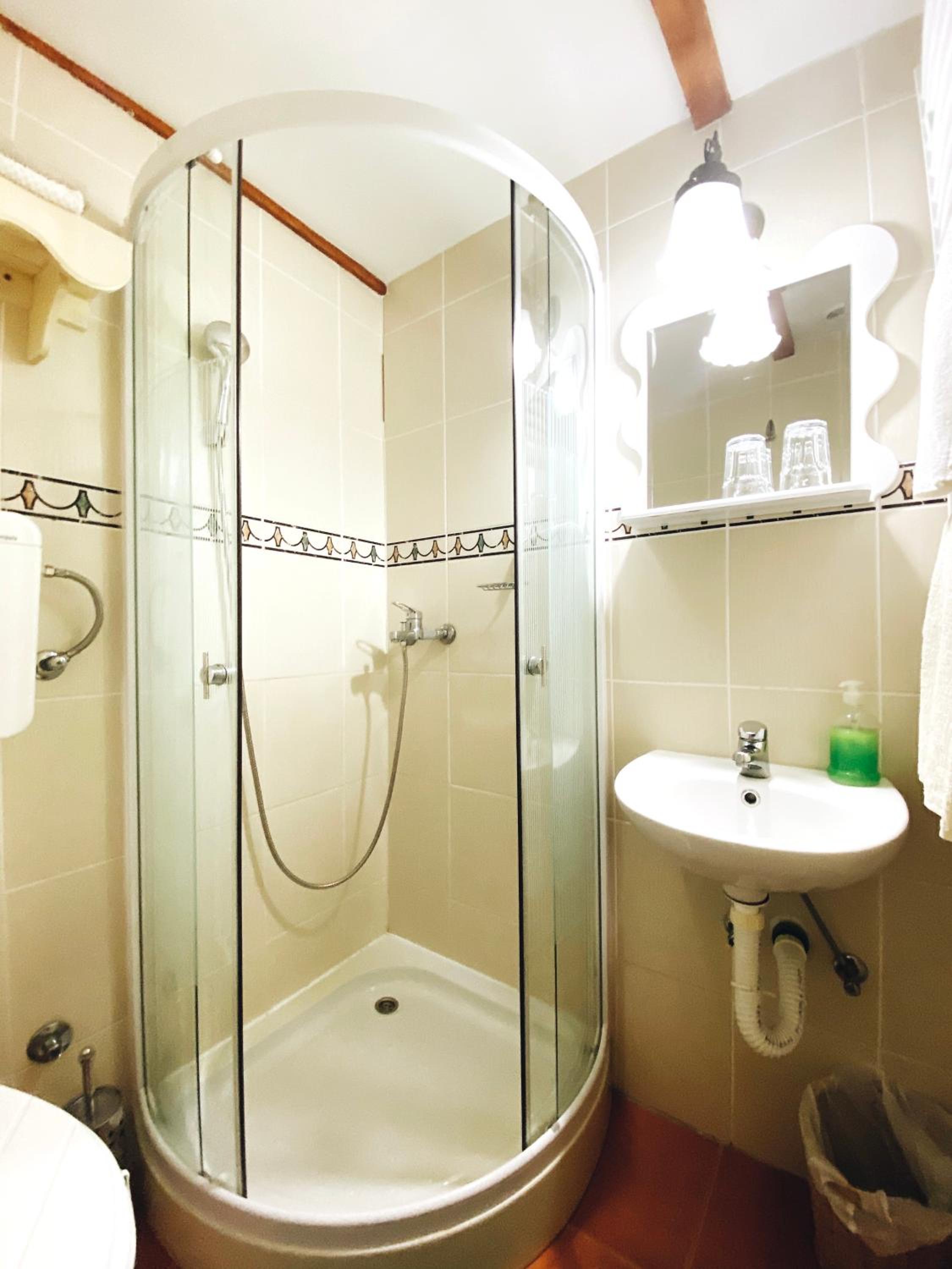 Deluxe Double Room (2 Adults + 1 Child) photo 3