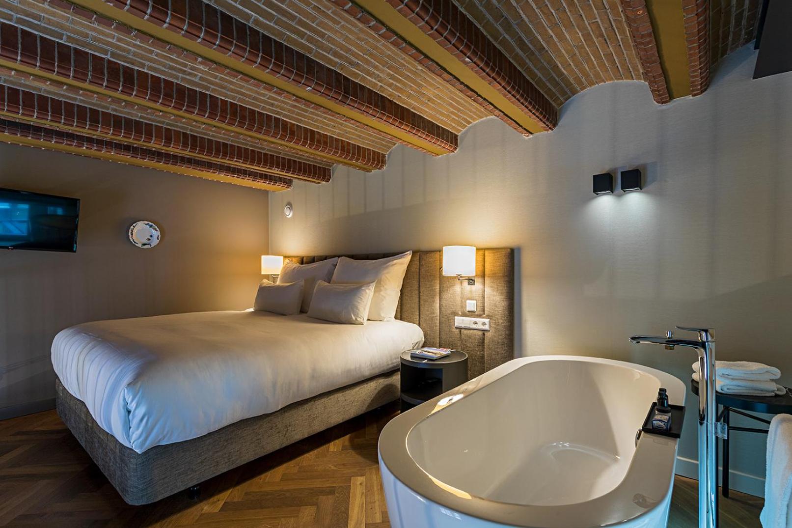Suite Mezzanine (2 Adults + 2 Children)