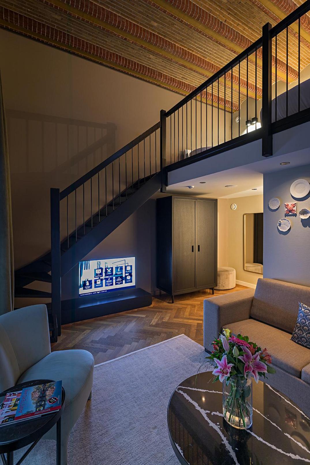 Suite Mezzanine (2 Adults + 2 Children)