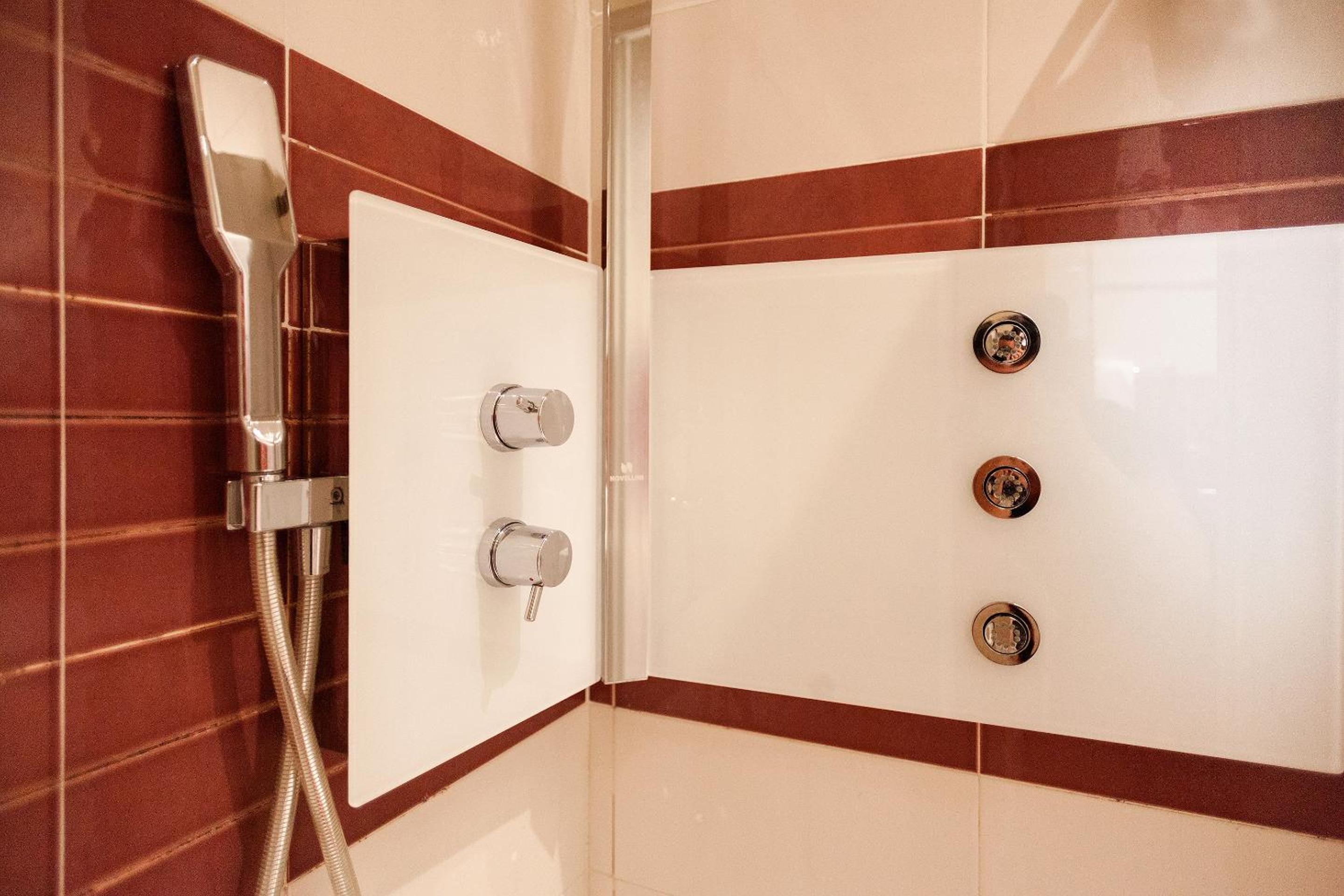 Double or Twin Room - Photo 10