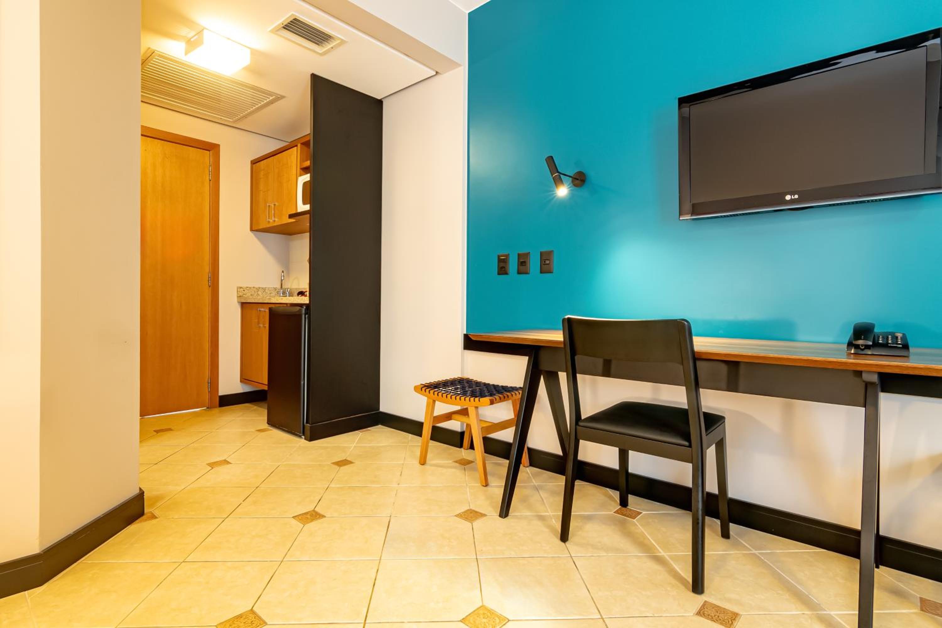 Family Room with Two Double Beds - Photo 4