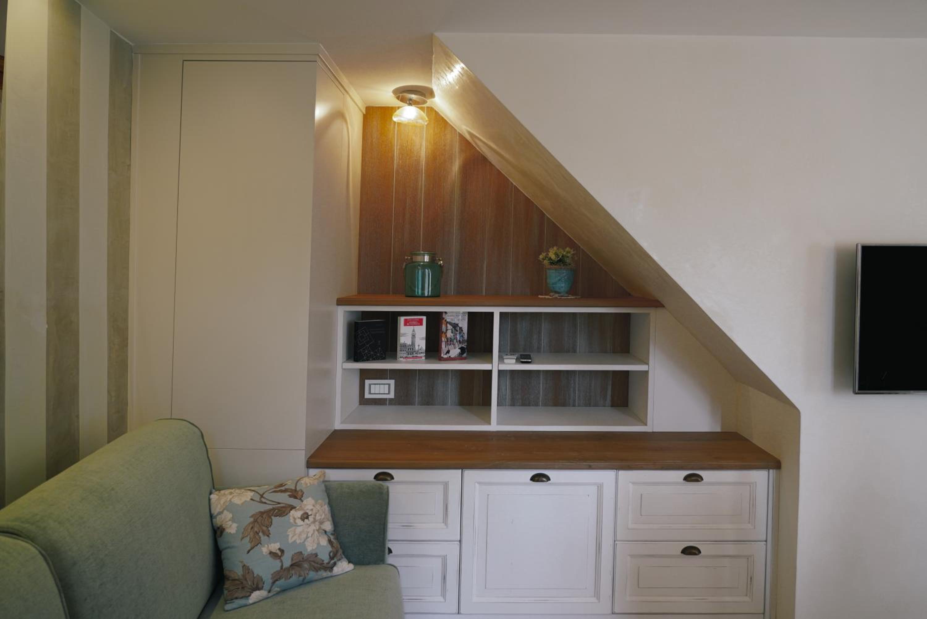 One-Bedroom Apartment photo 2