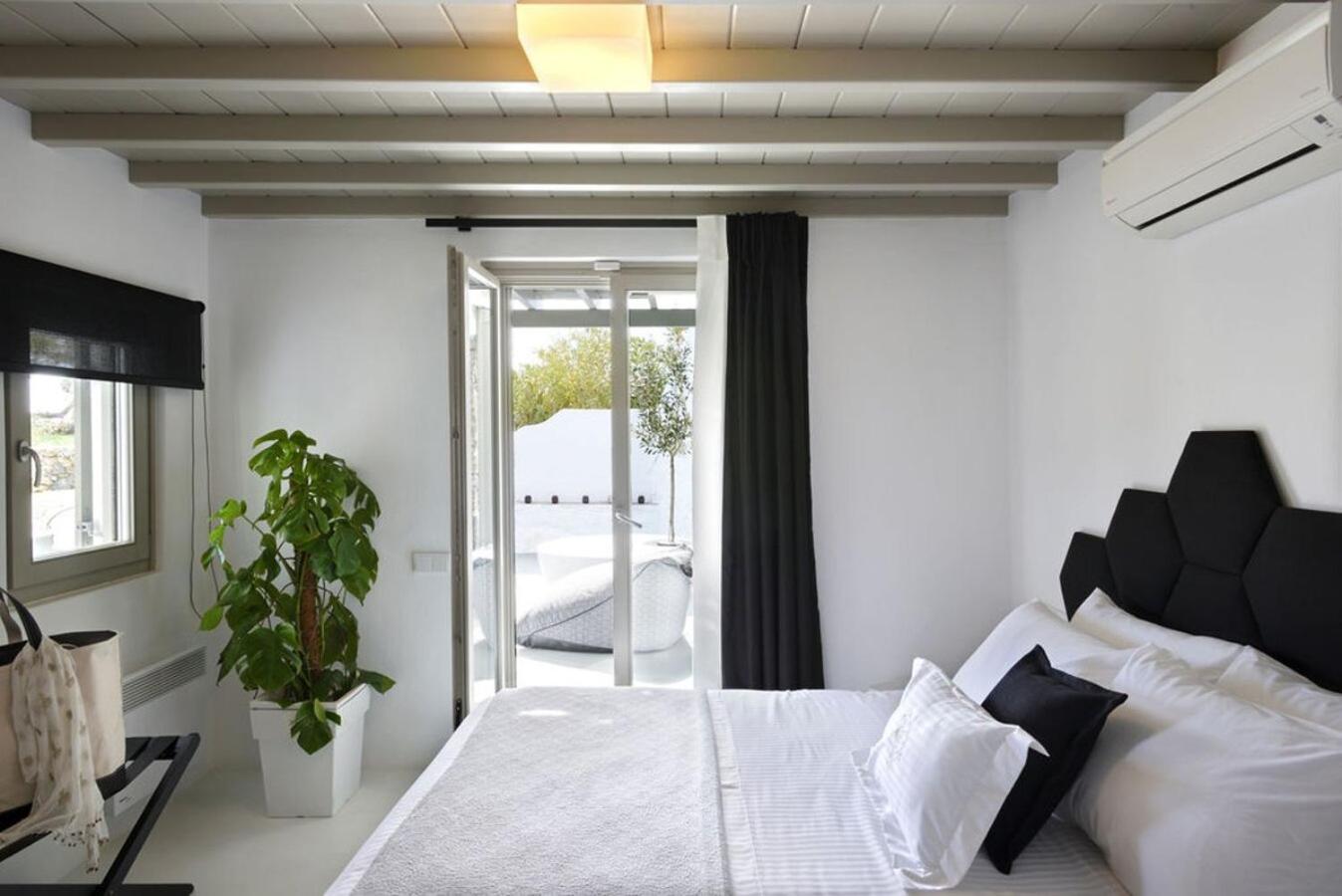Villa photo 2