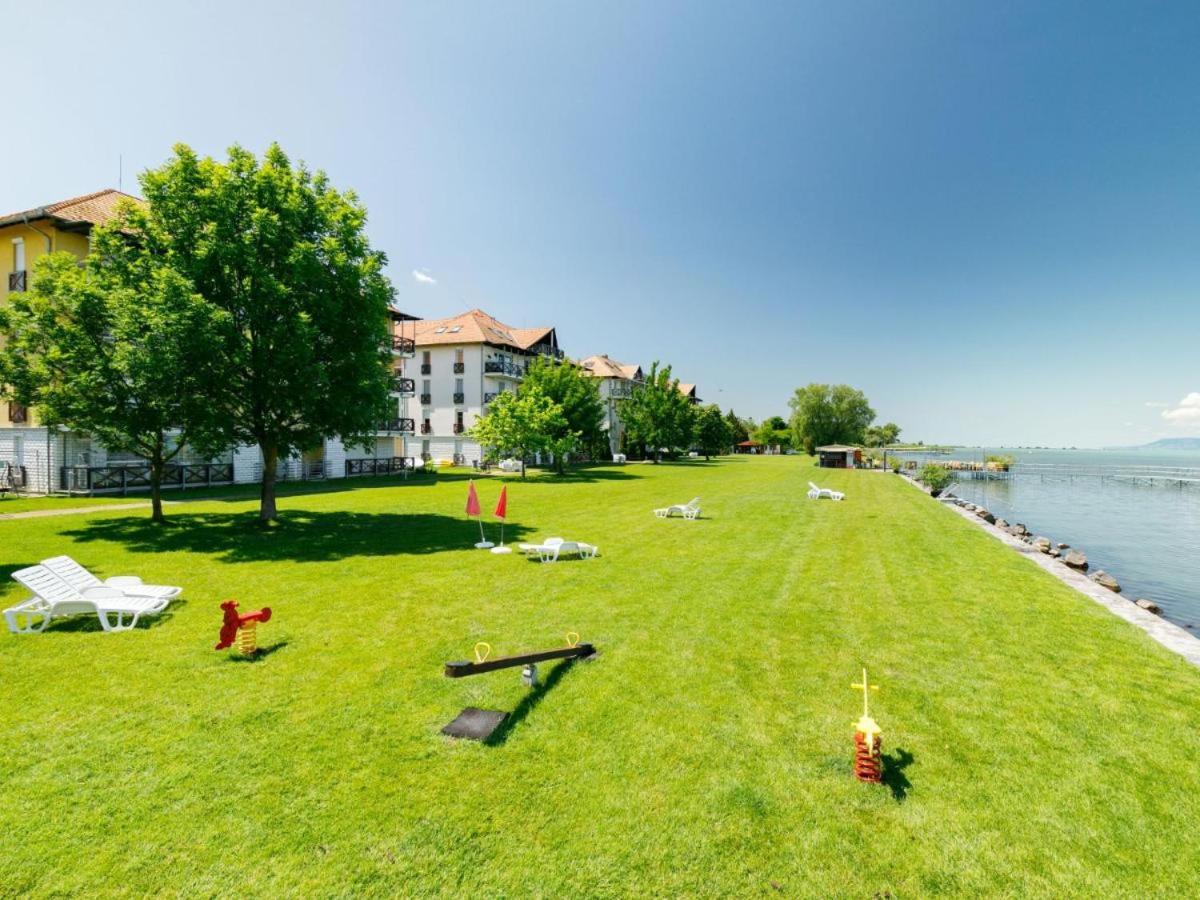 Apartment with Lake View photo 2