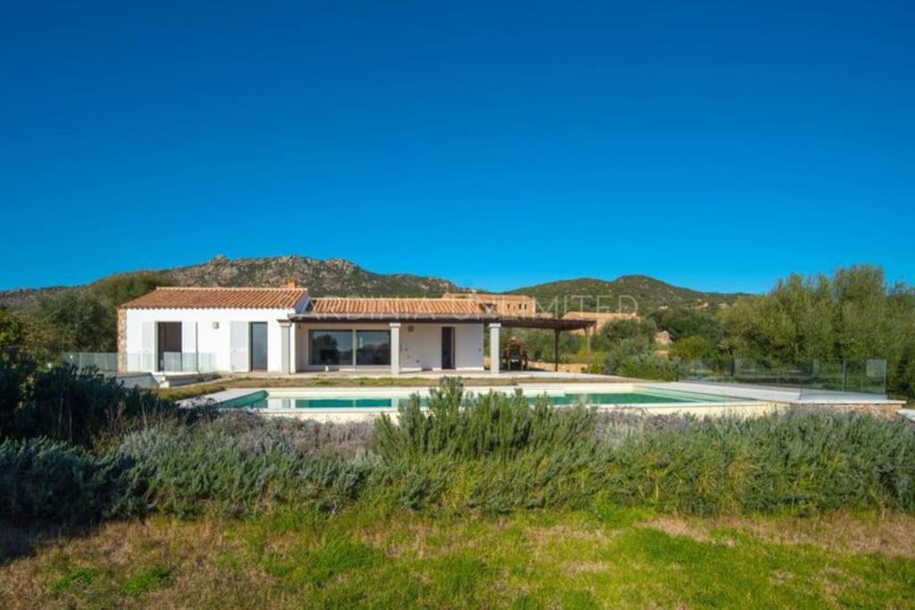 Villa photo 2