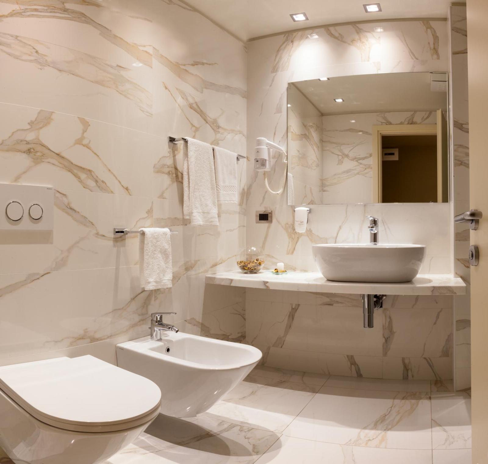 Deluxe Room - Photo 11