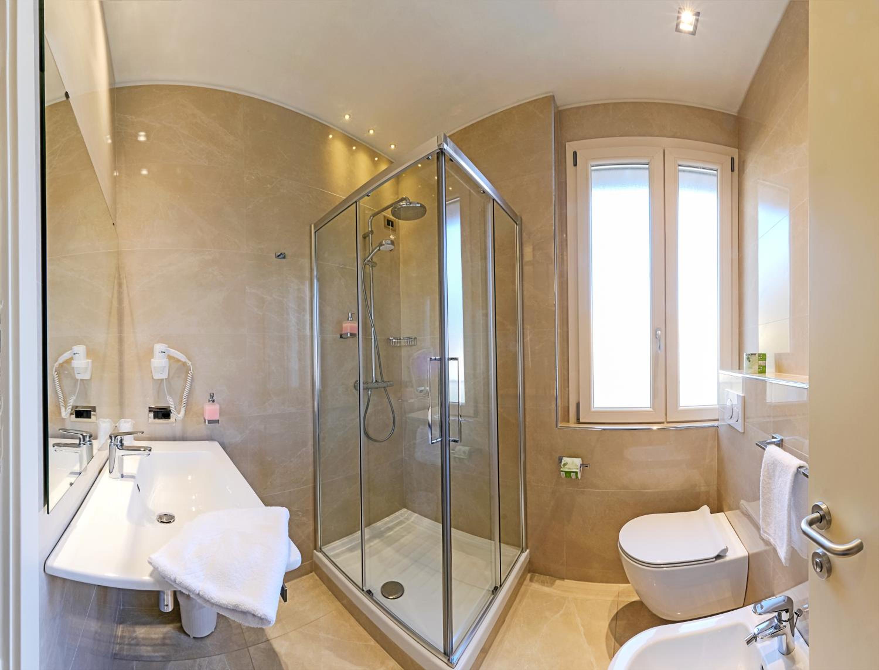 Deluxe Room - Photo 9