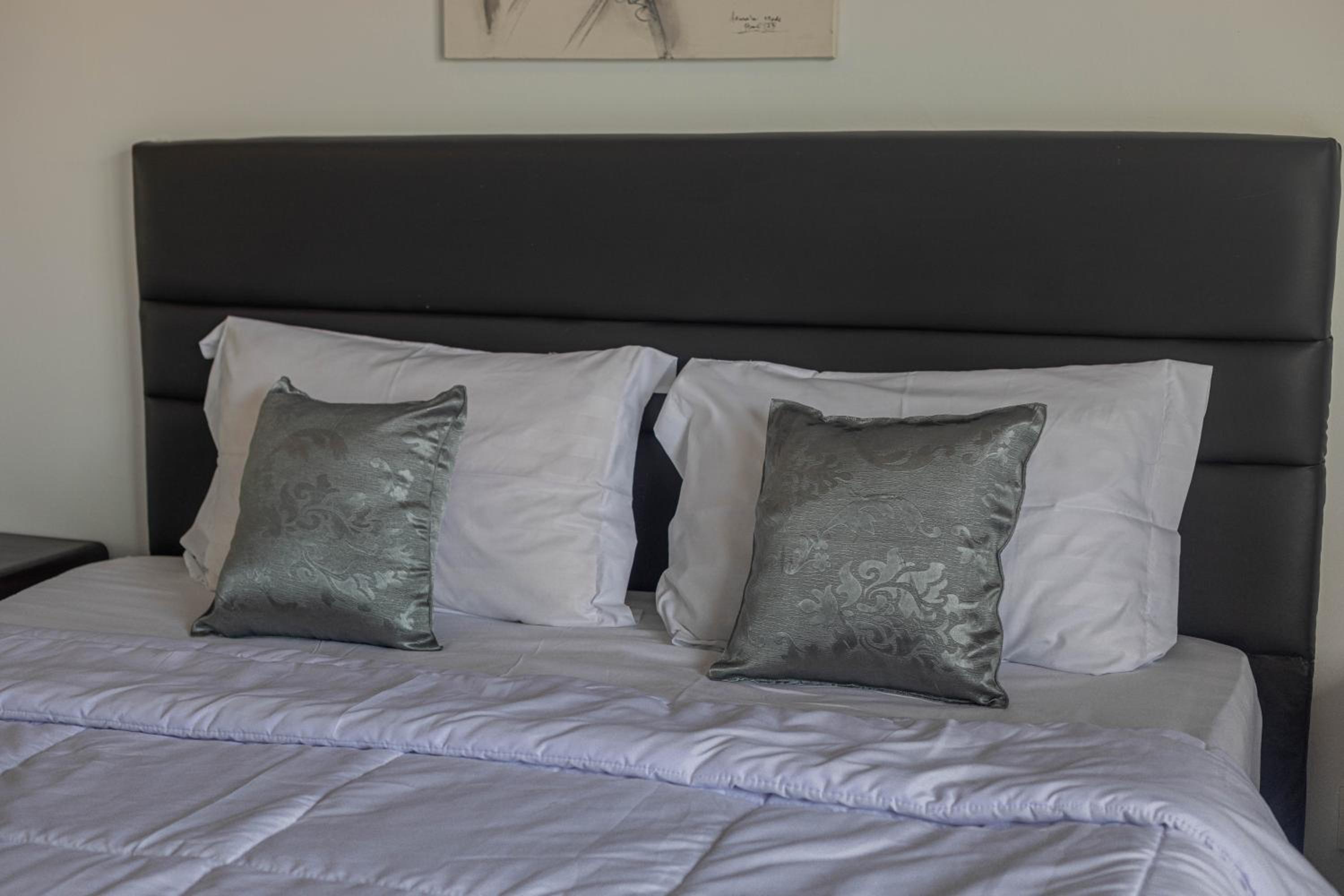 Deluxe King Room photo 1