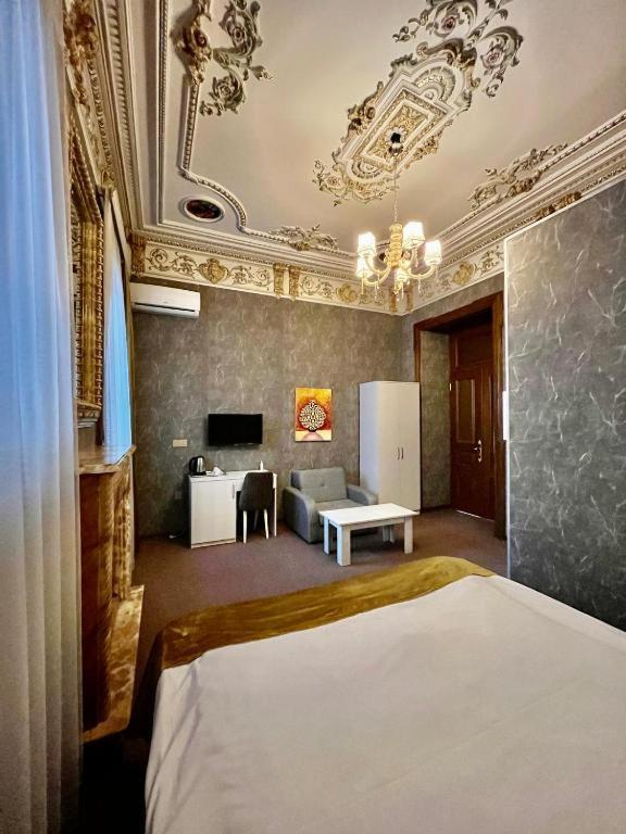 Classic Triple Room photo 2