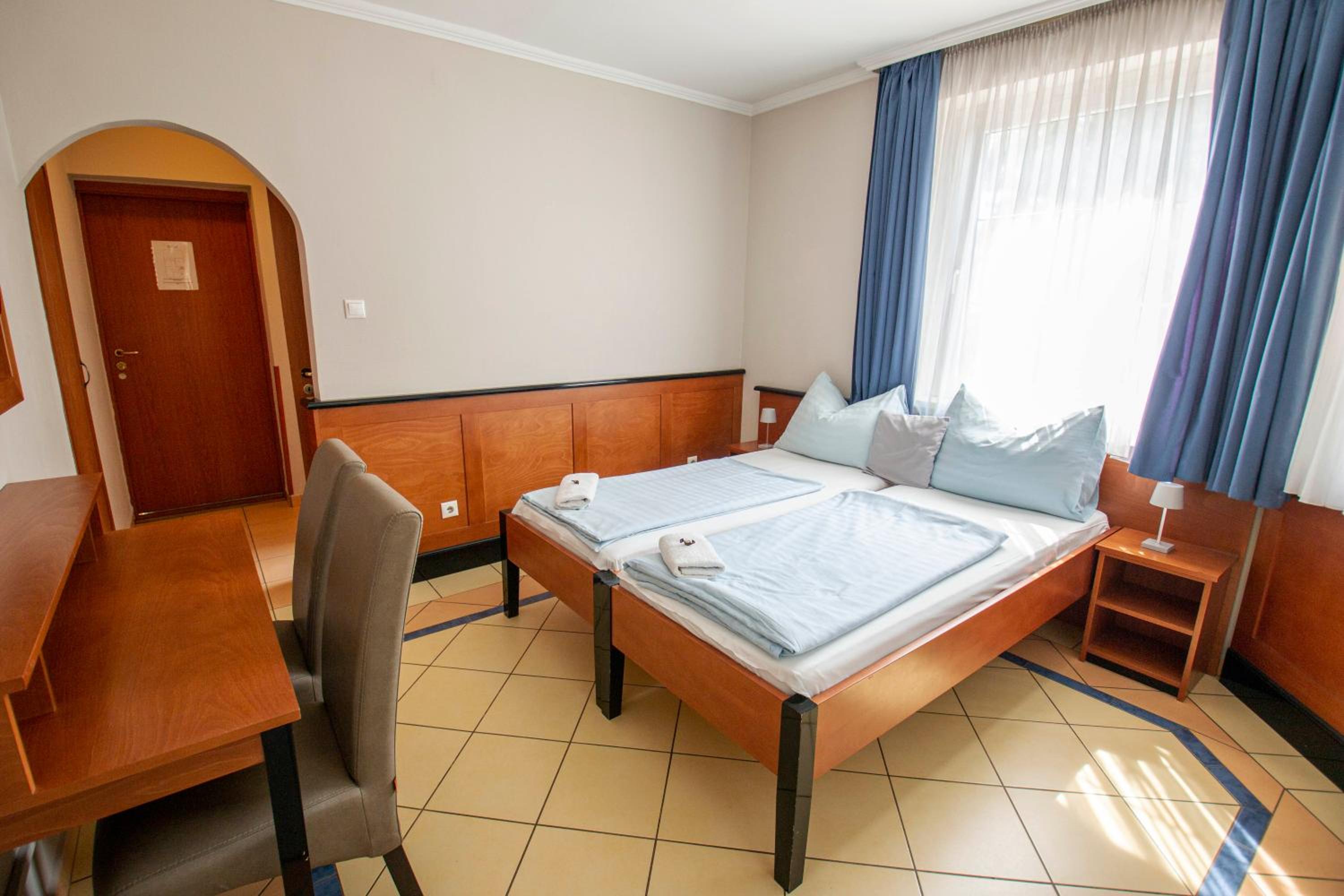 Double or Twin Room - Photo 14