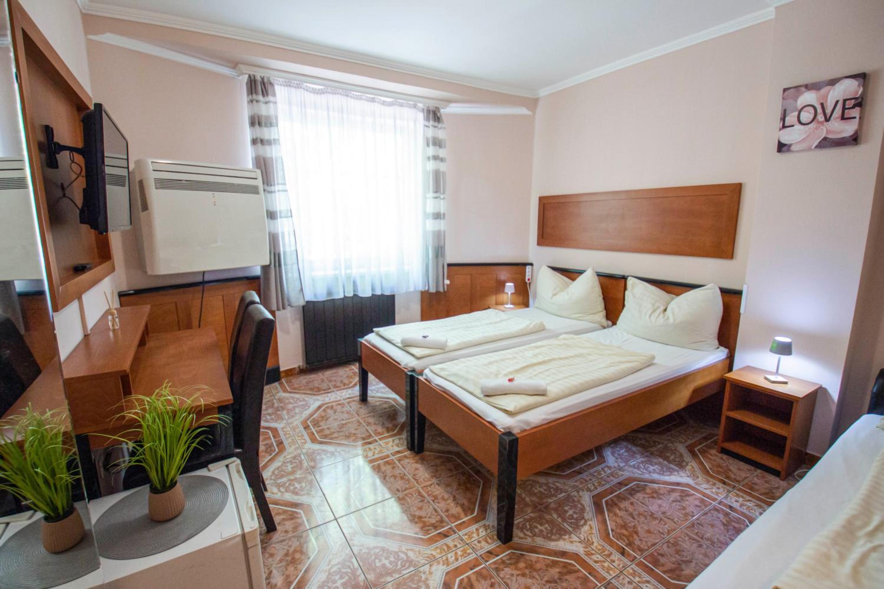 Double or Twin Room - Photo 13