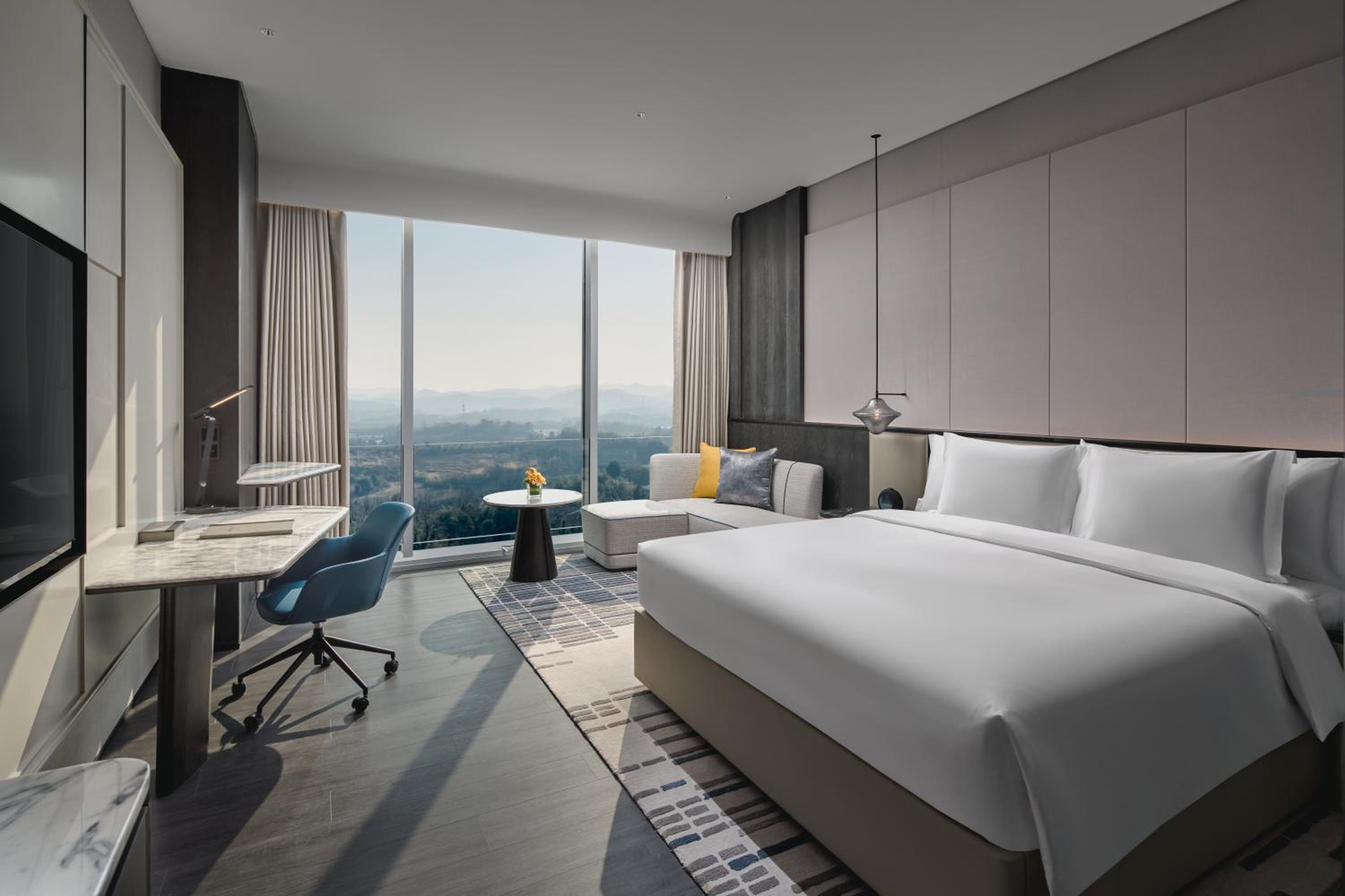 King Room with Mountain View photo 1