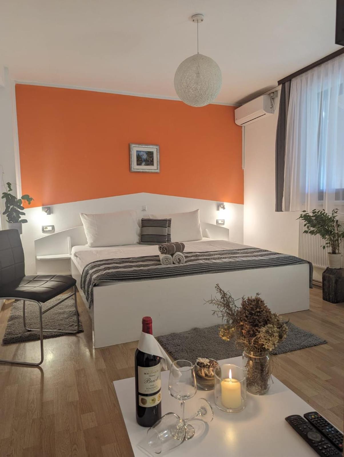 Deluxe King Room with Balcony photo 1