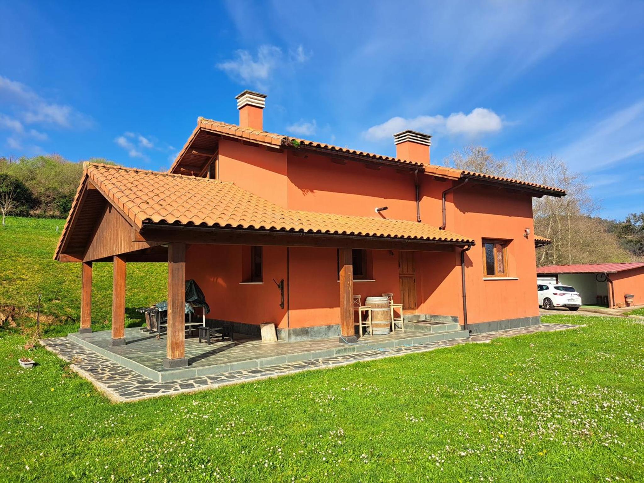 Three-Bedroom House photo 2