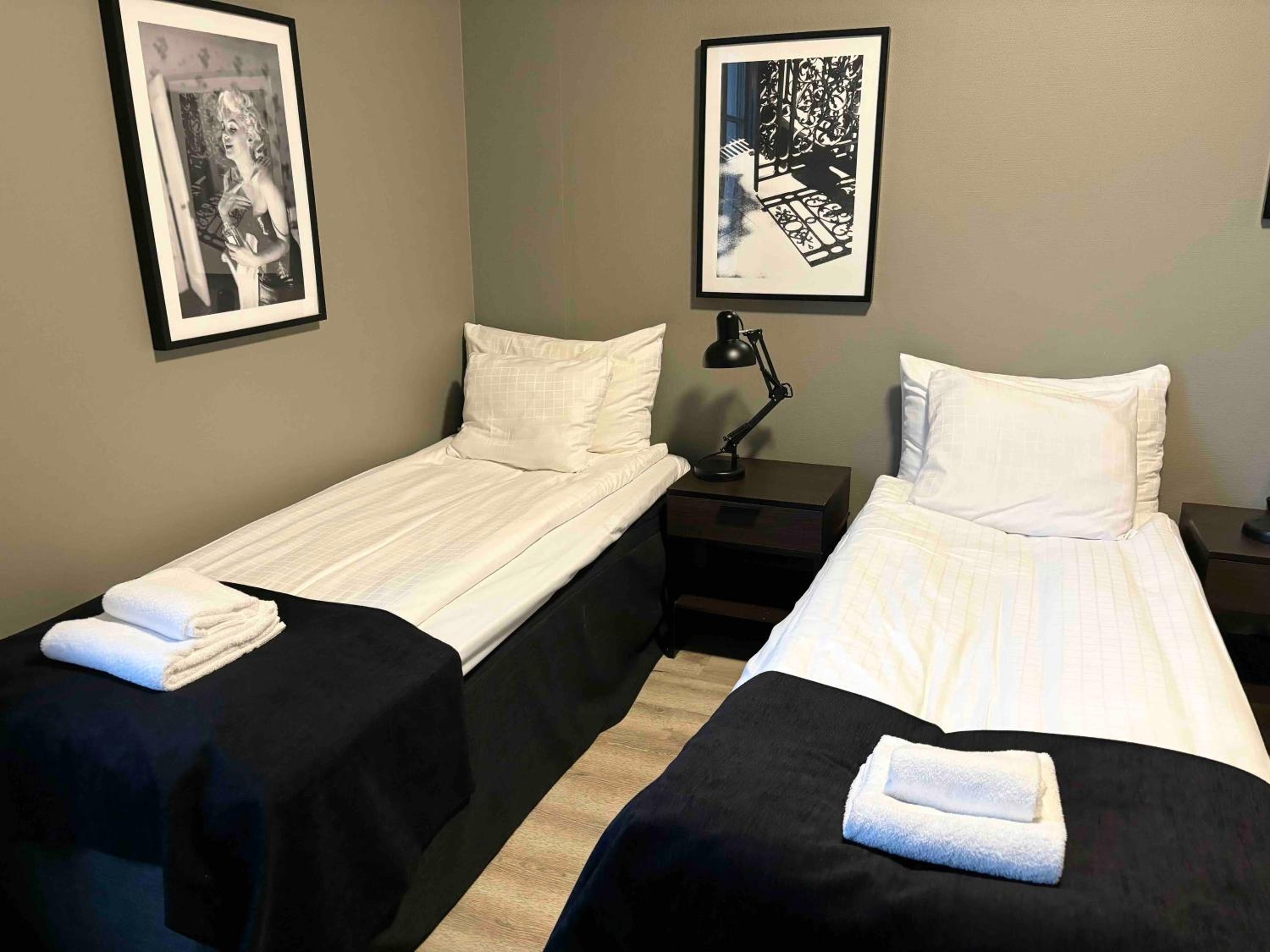 Standard Twin Room - Photo 3
