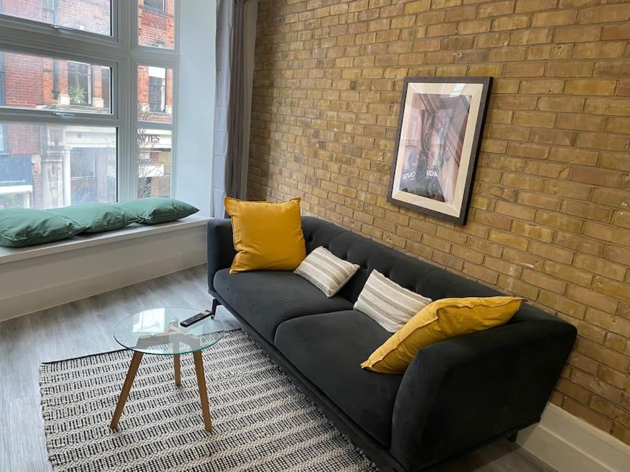 One-Bedroom Apartment photo 1