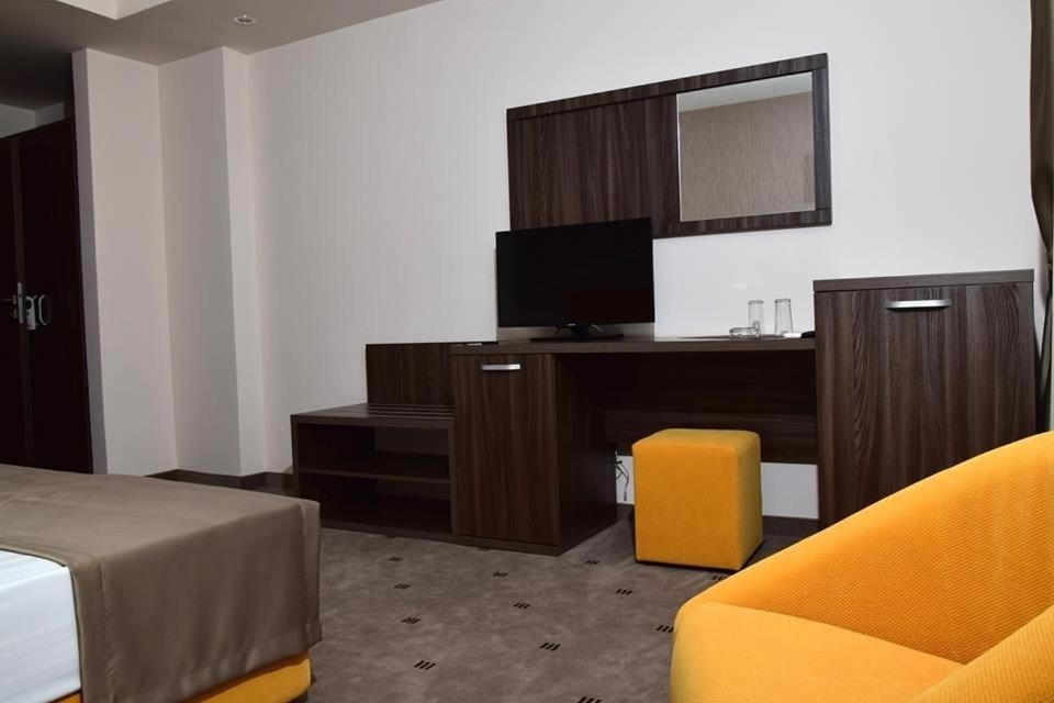 Twin Room - Photo 2