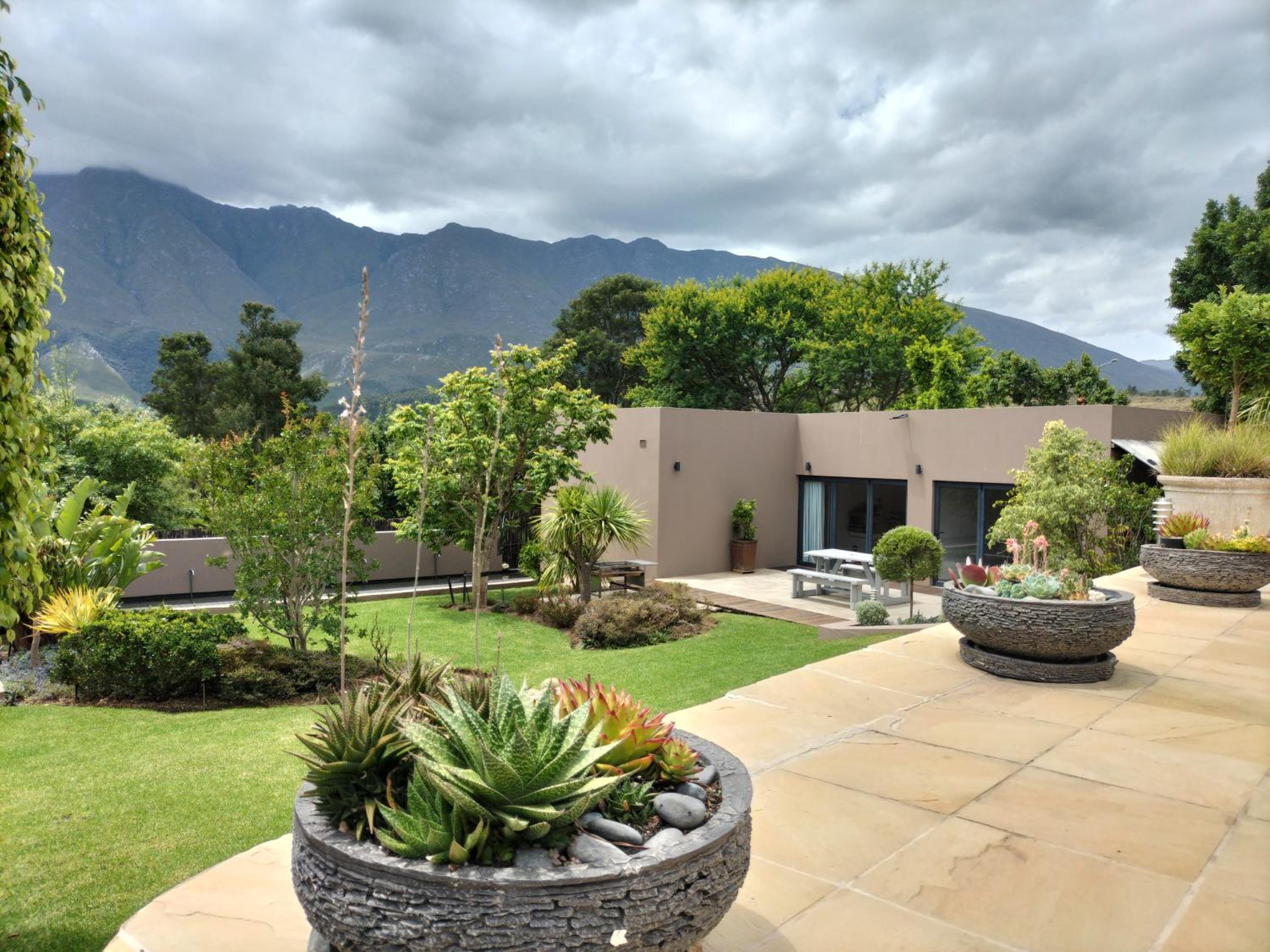 Apartment With Mountain View photo 2