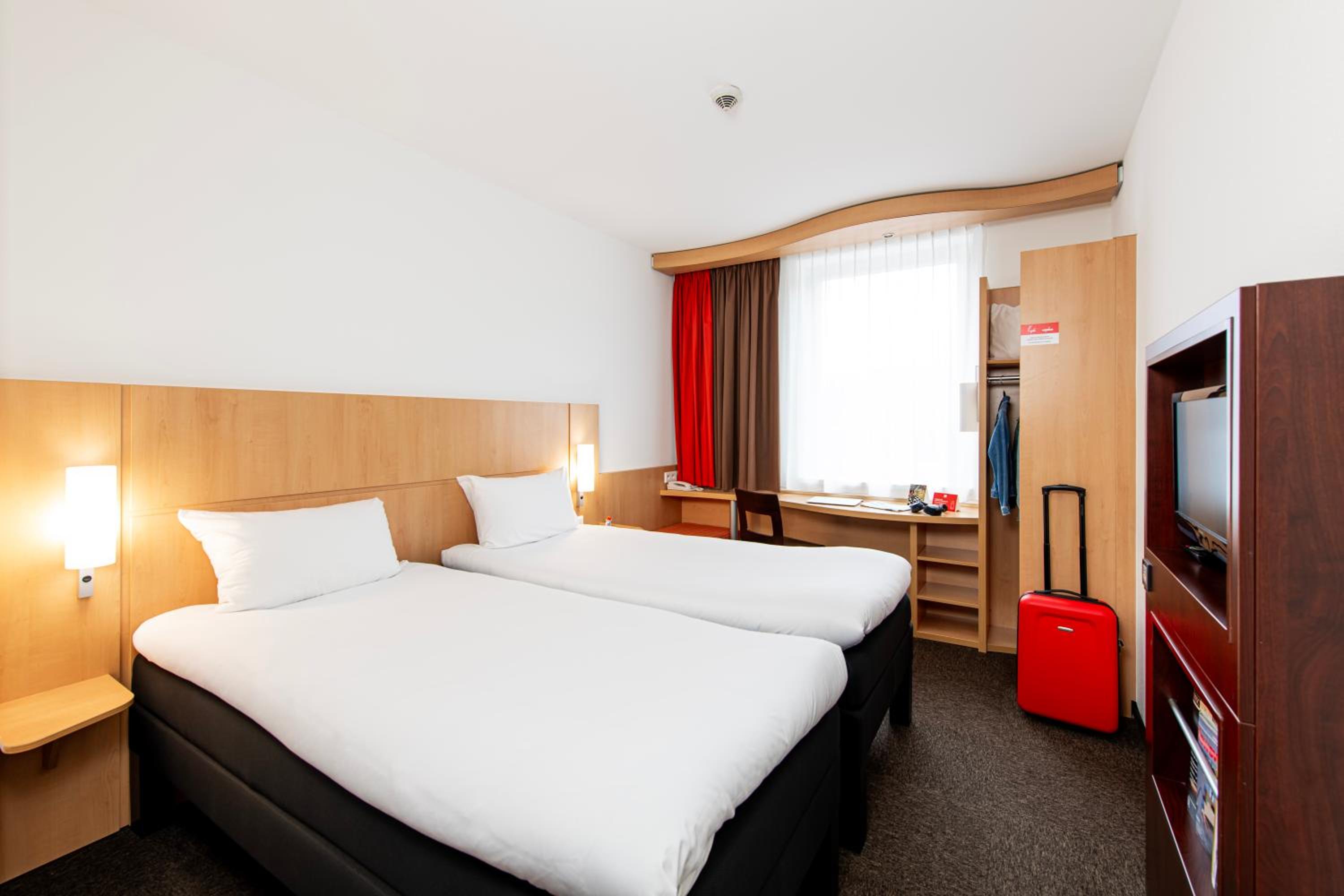 Twin Room - Photo 10