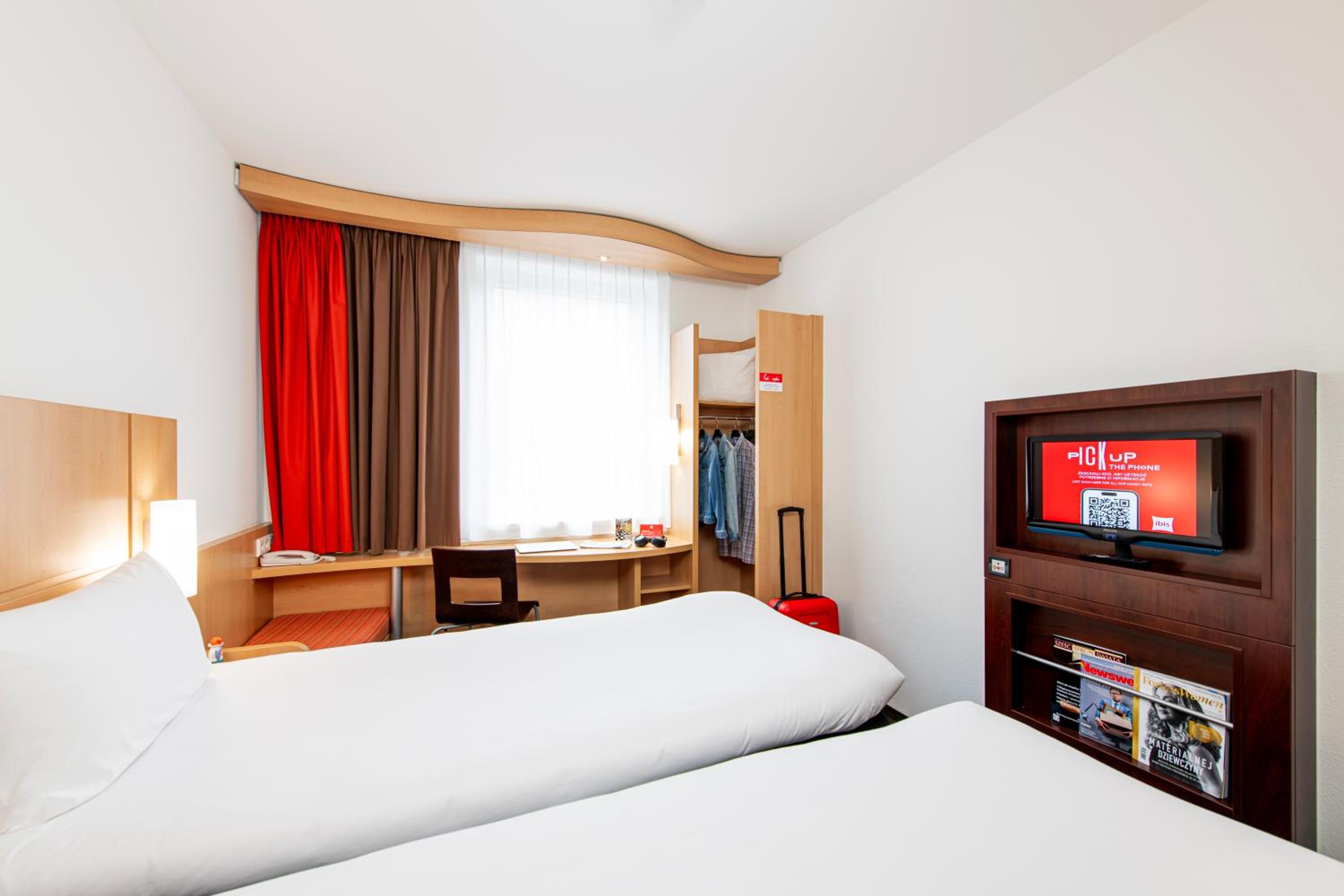 Twin Room - Photo 9